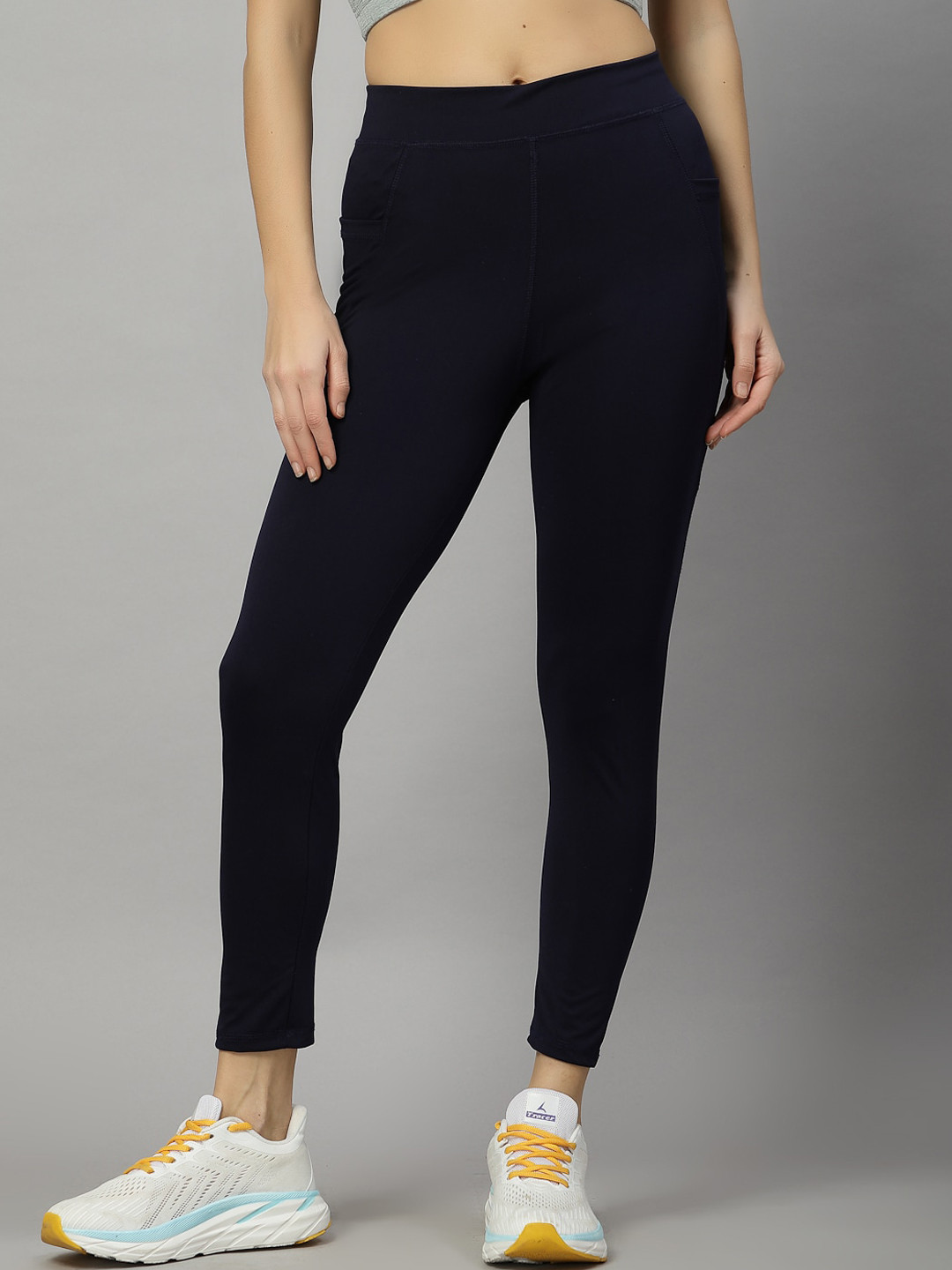 UZARUS Women Slim-Fit Ankle Length Tights