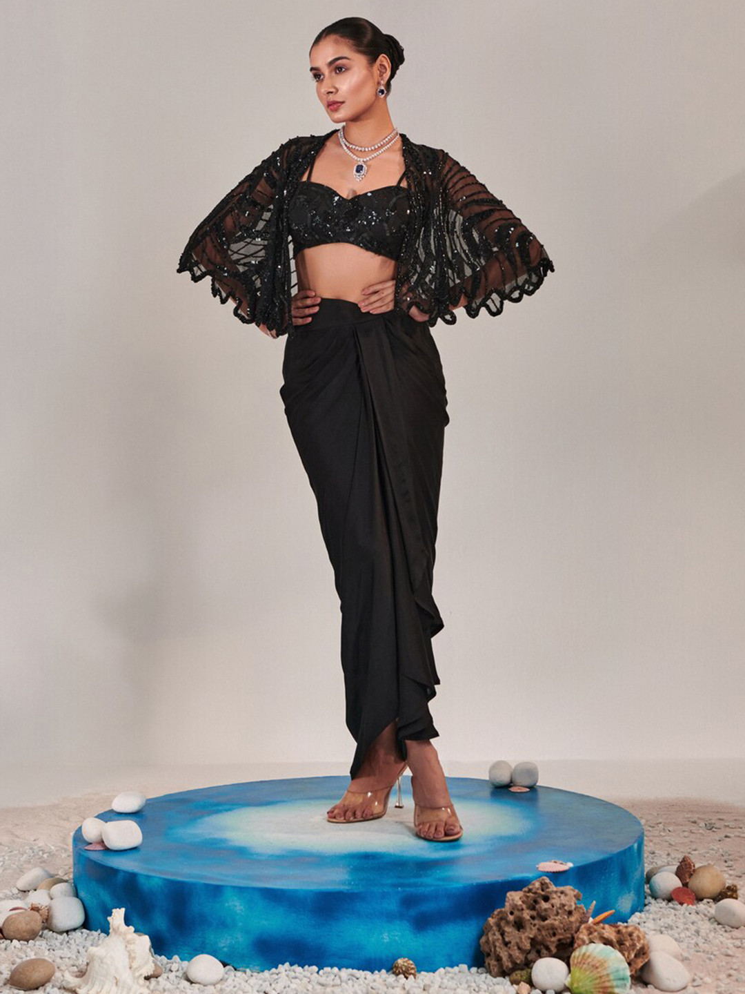 ONE KNOT ONE Embellished Shoulder Straps Cape With Slit Skirt