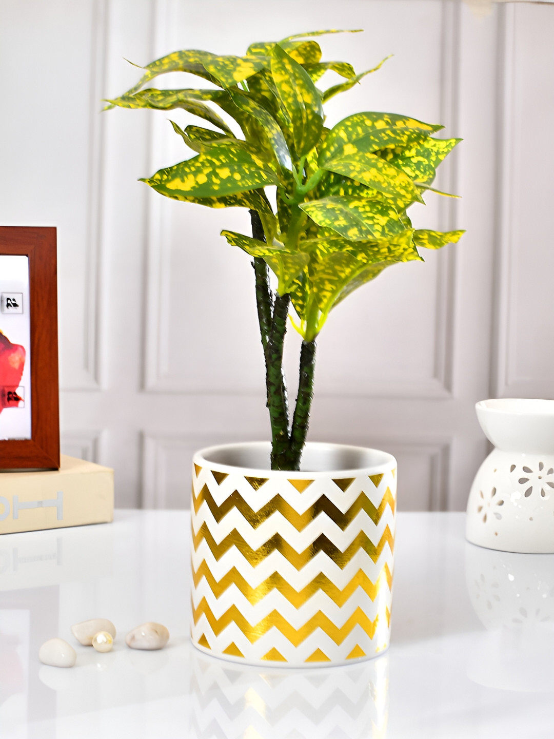 TAYHAA White Zig-Zag Ceramic Planter