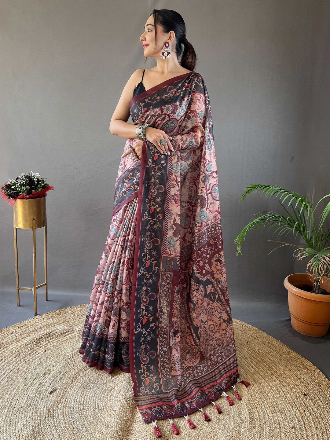 Mitera Peach & Red Floral Printed Saree
