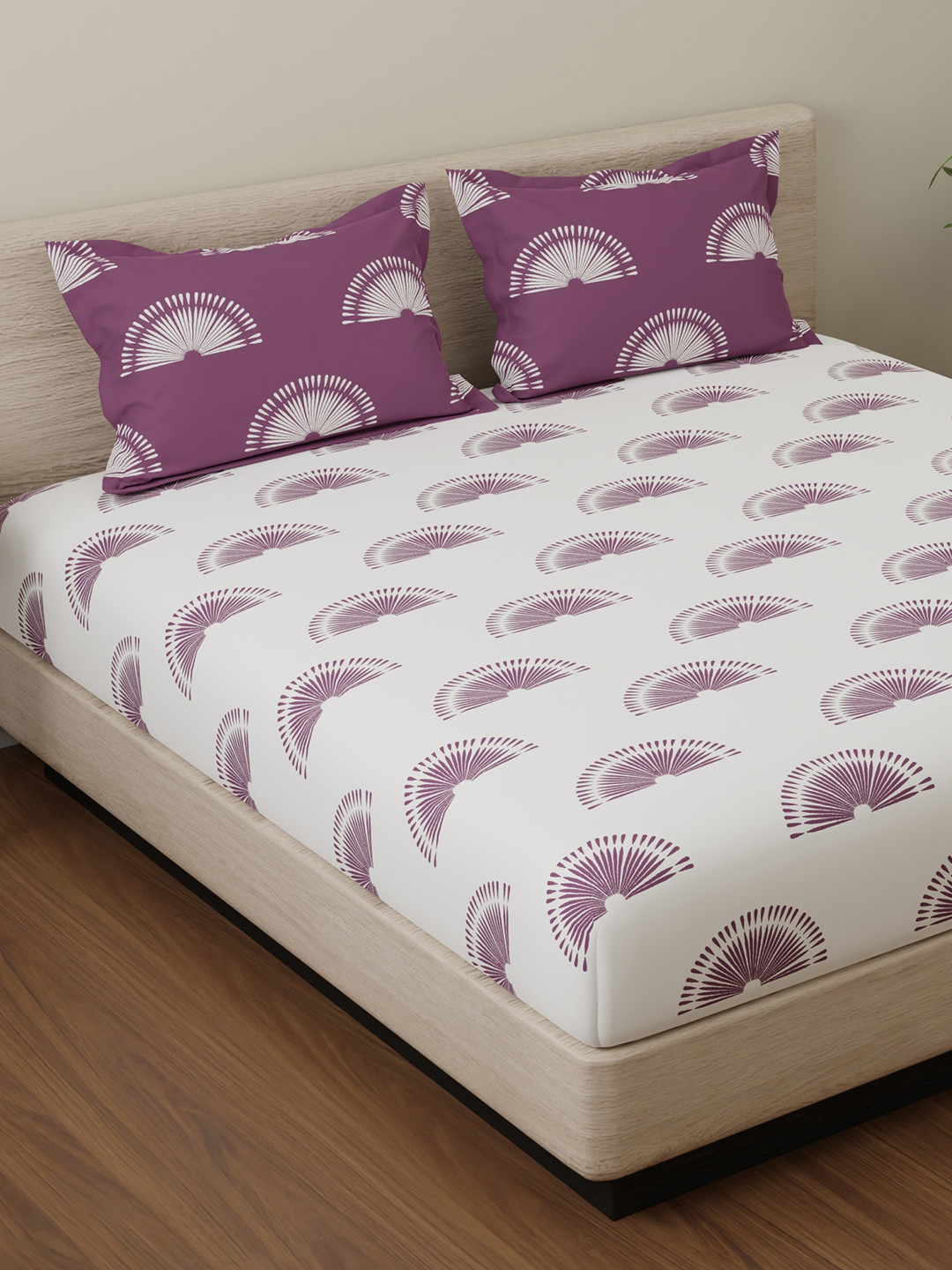 Huesland Sunrise White Graphic Cotton 144 TC Double Bedsheet with 2 Pillow Covers-108 x 108 inches