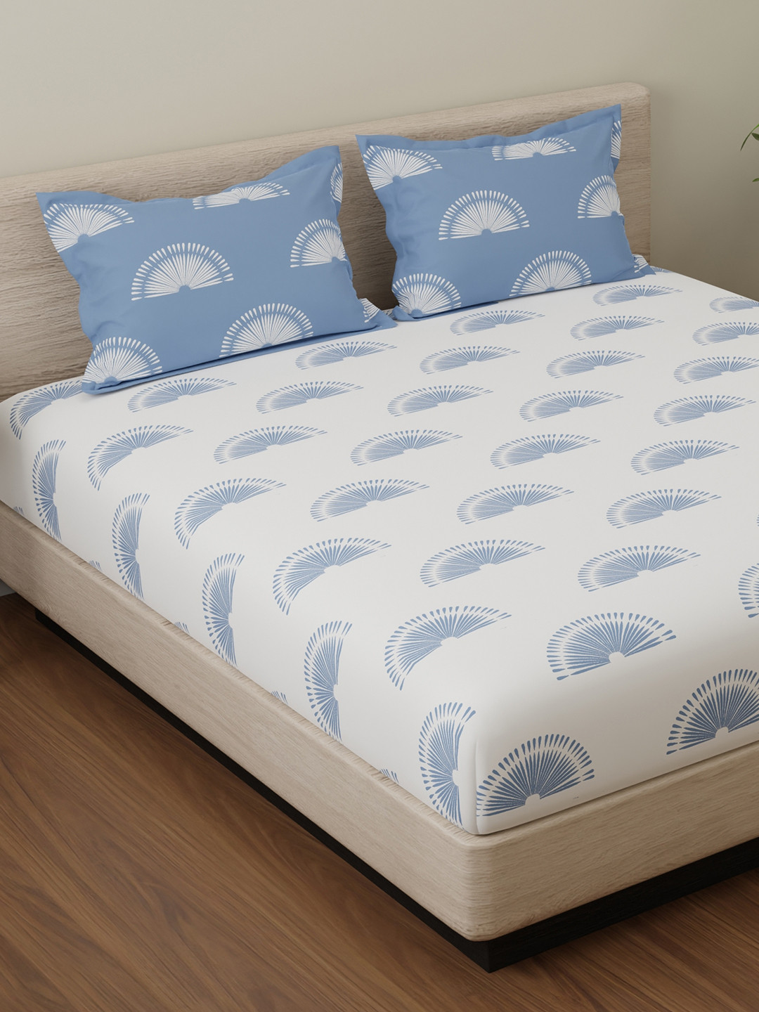 Huesland Sunrise White Floral Cotton 144 TC King Bedsheet with 2 Pillow Covers-108 x 108 inches