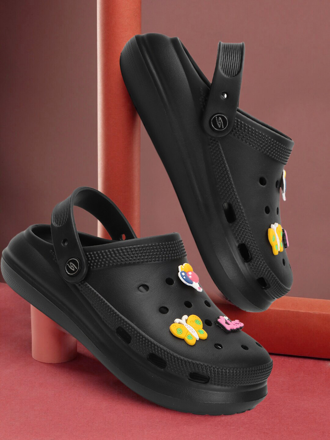 The Roadster Lifestyle Co. Women Black Self-Designed Clogs