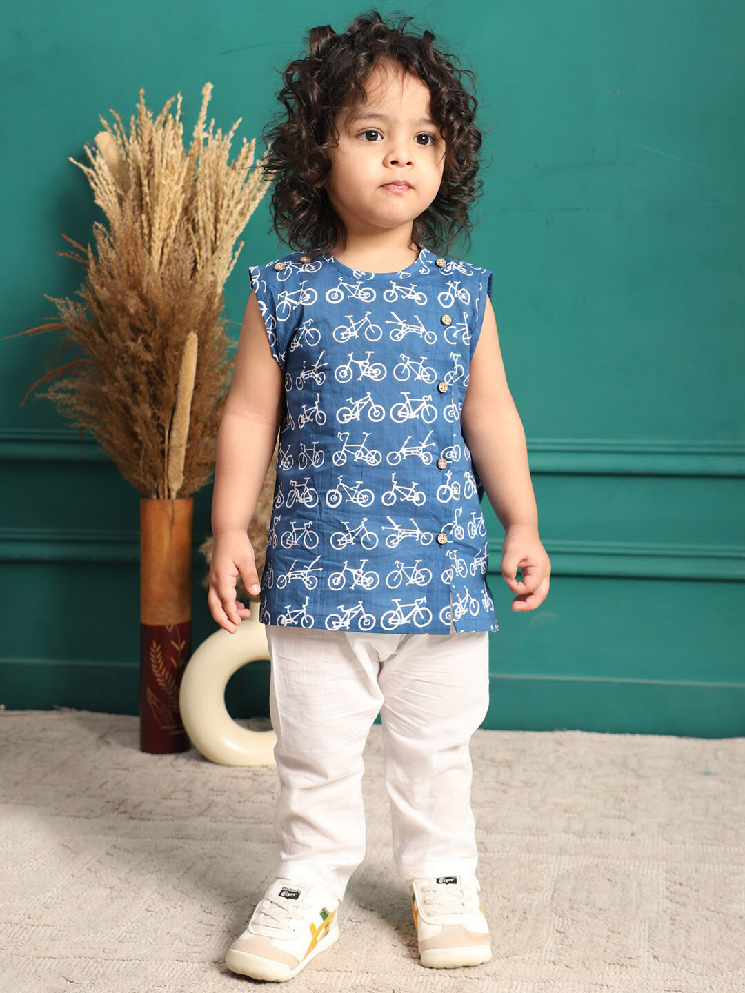 Polka Tots Kids Printed Sleeveless Pure Cotton Kurta With Pyjama