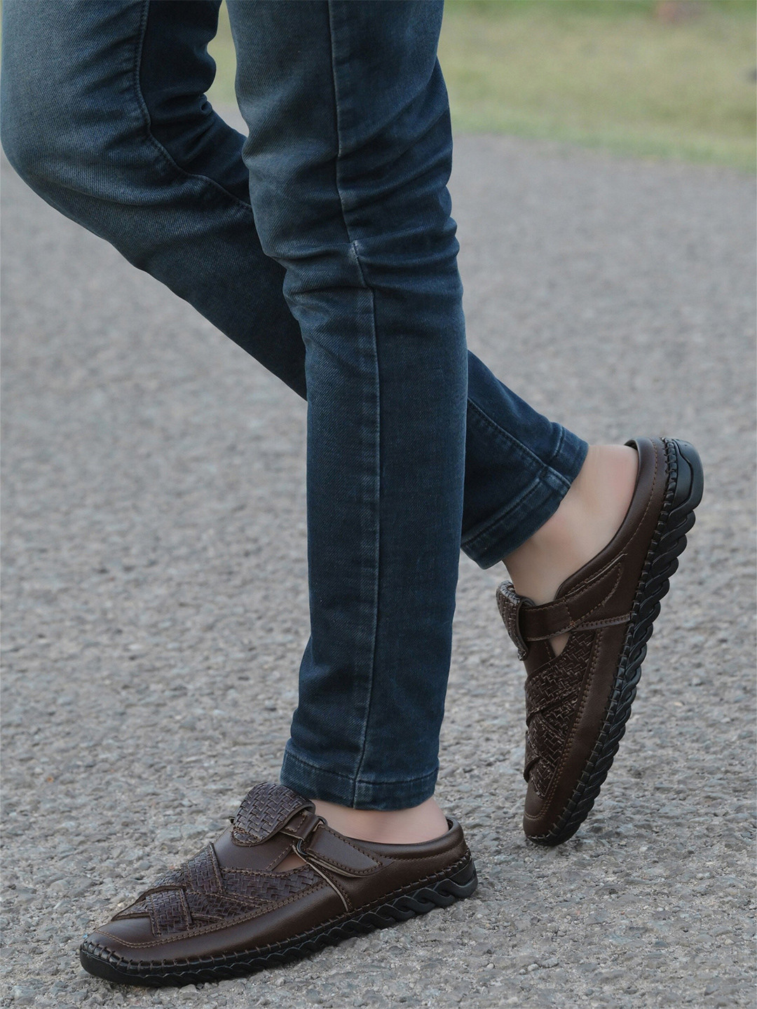 knoos Men Shoe-Style Sandals