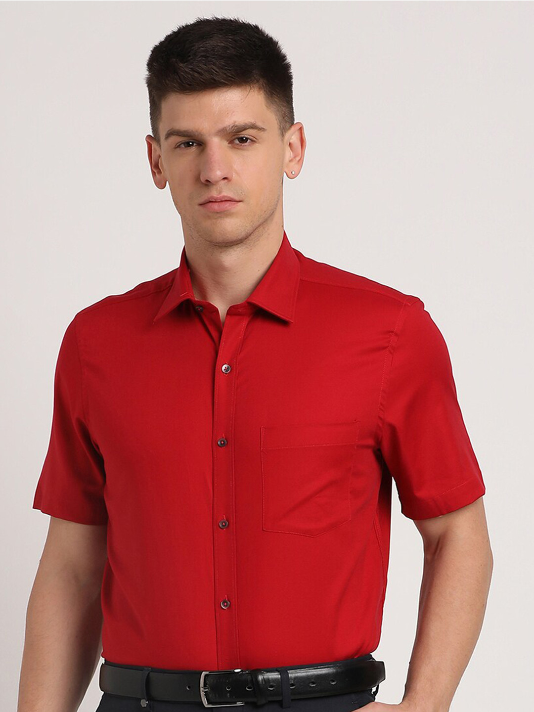 Turtle Classic Short Sleeves Spread Collar Cotton Opaque Formal Shirt