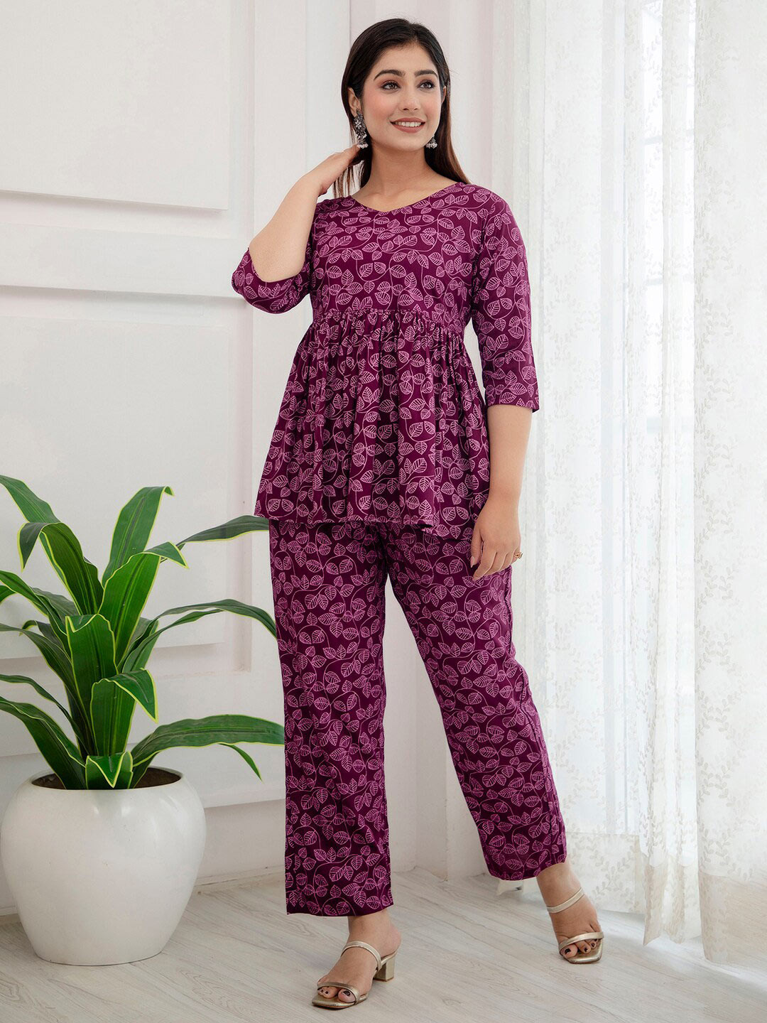 Veshviti Floral Printed V-Neck Top With Trousers