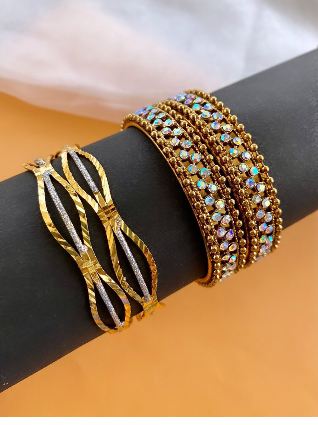 ATIBELLE Set Of 4 Gold-Plated Textured Wavy-Shaped Stone-Studded Bangles