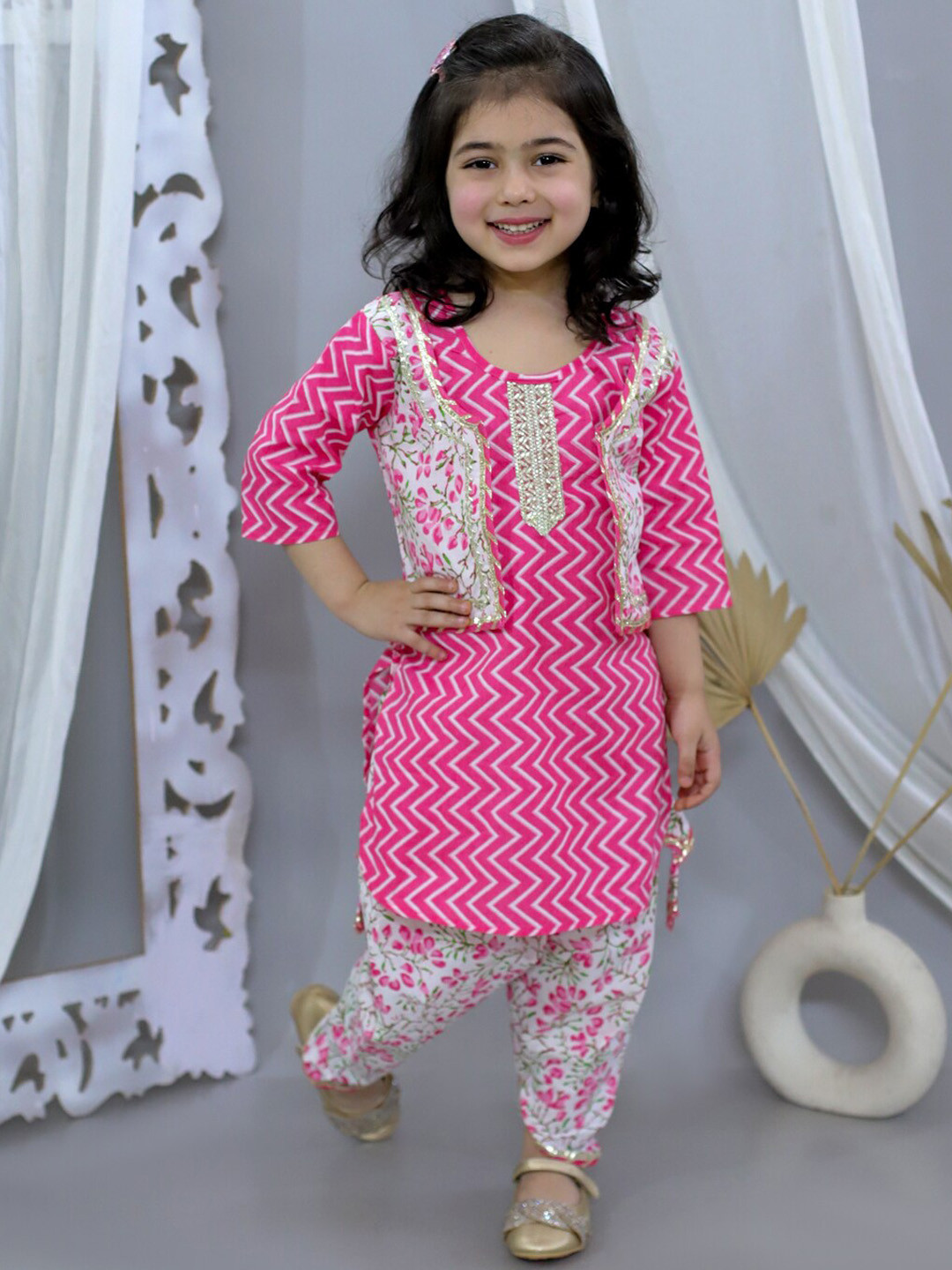 JUNITOS Girls Ethnic Motifs Printed Pure Cotton Waist Coat Attached Kurti & Dhoti
