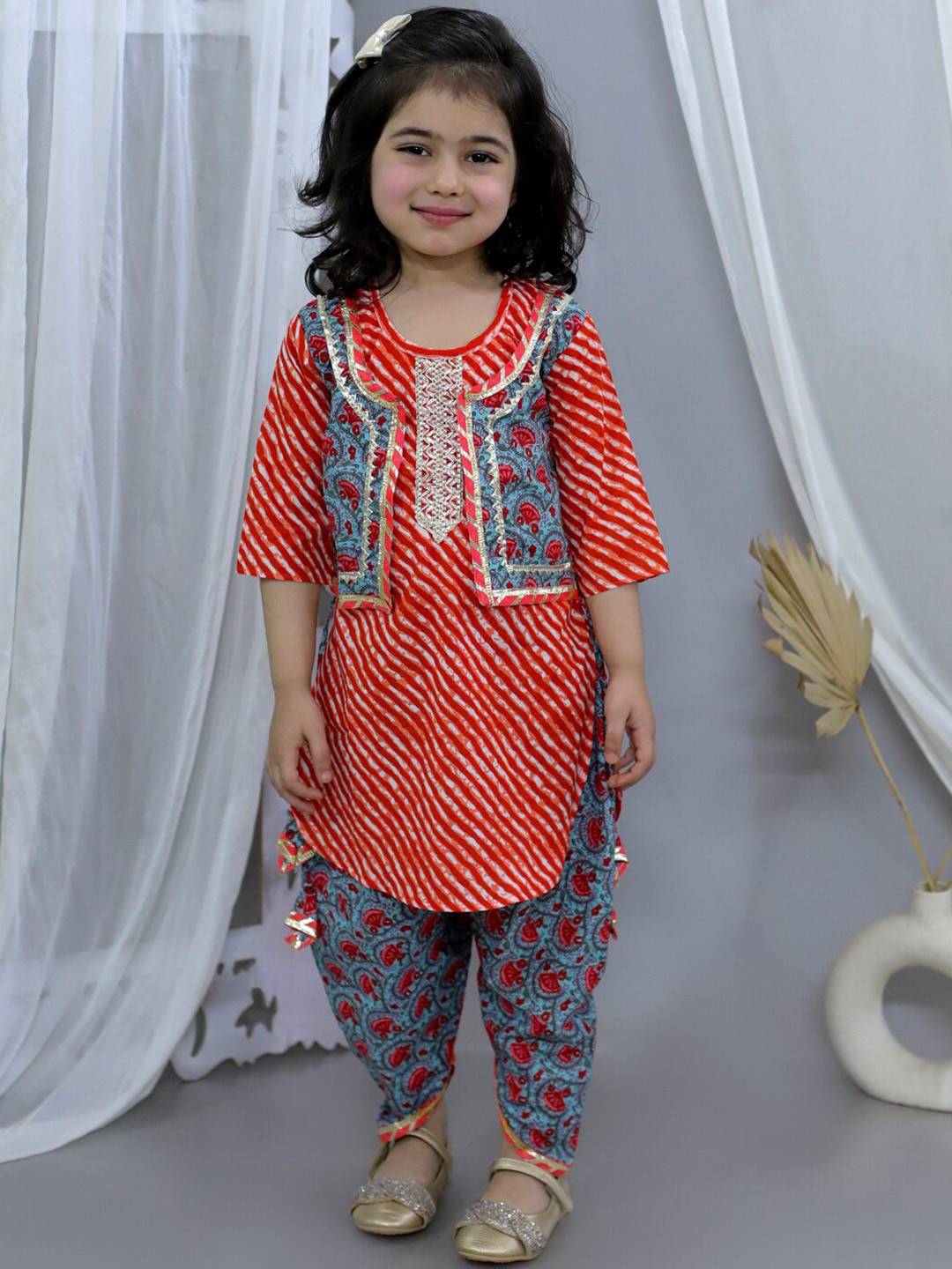 JUNITOS Girls Ethnic Motifs Printed Pure Cotton Waist Coat Attached Kurti & Dhoti