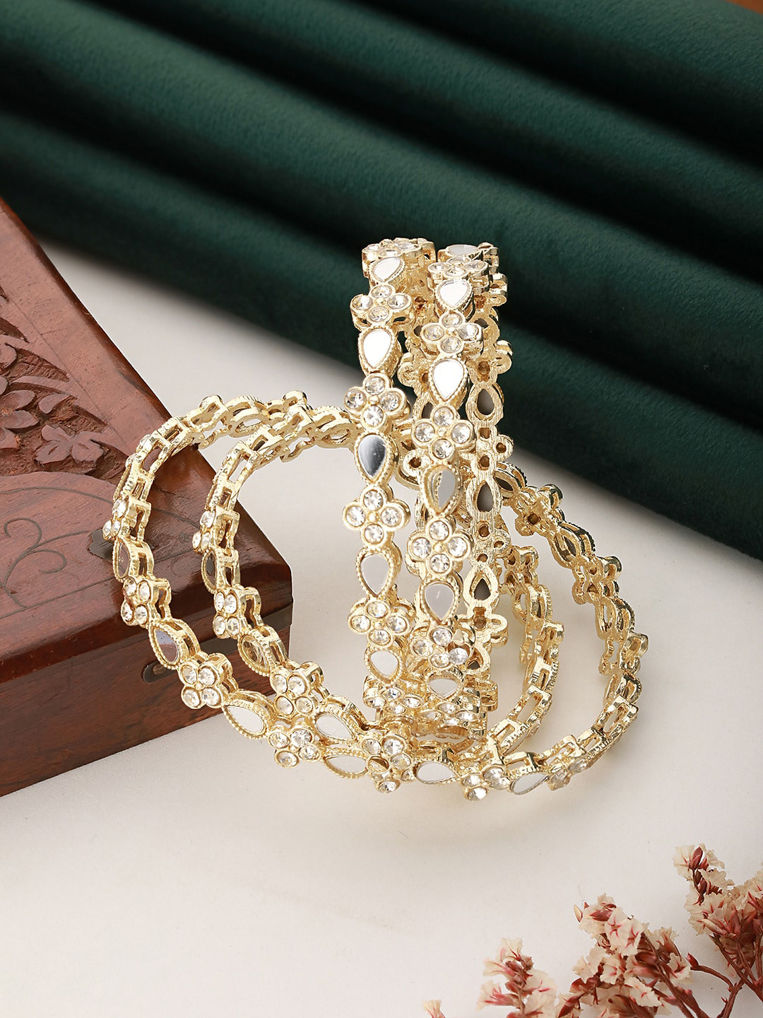 Aadvik Designs Set Of 4 Gold-Plated & Kundan Studded-Studded Bangles