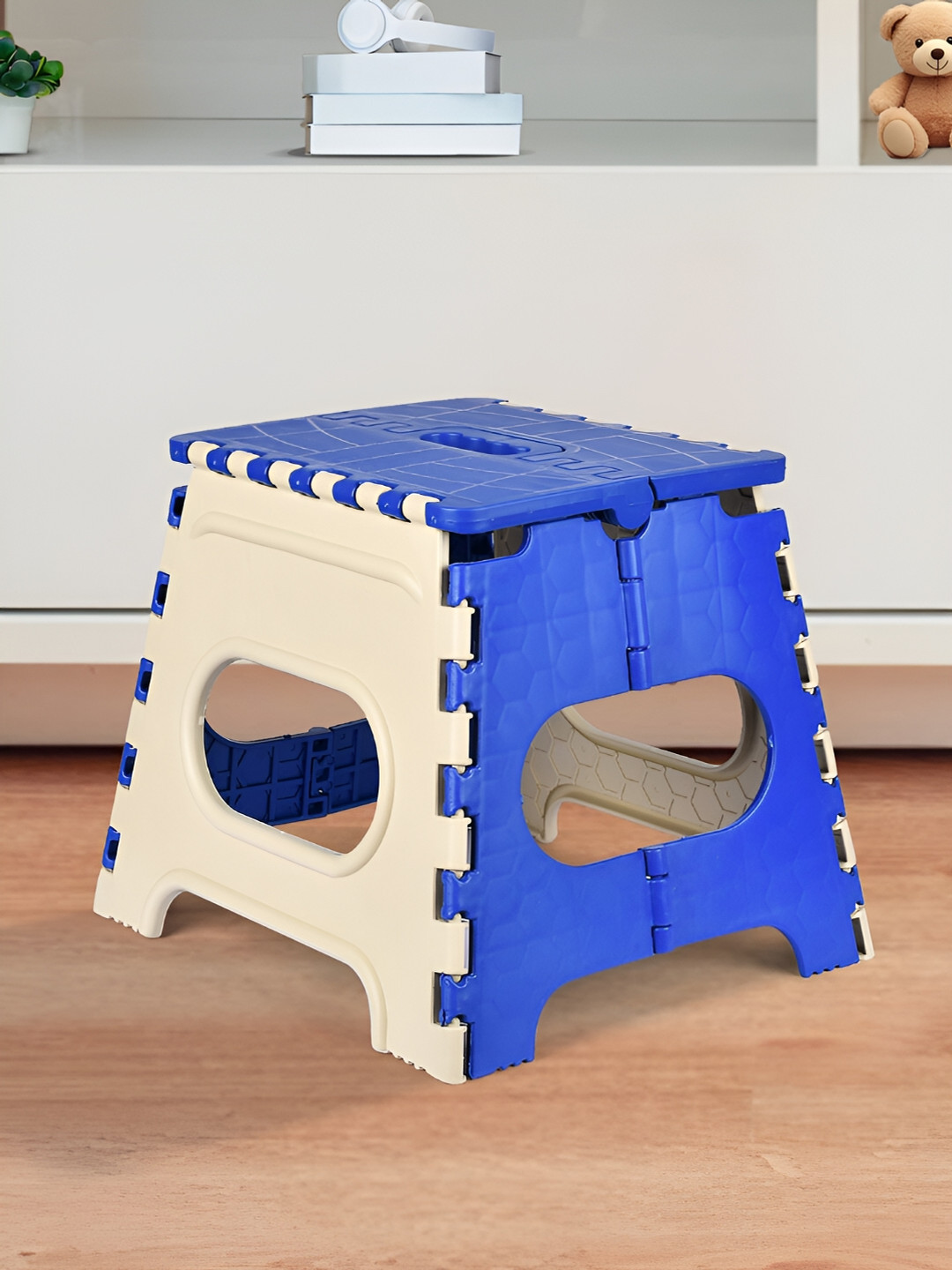 Kuber Industries Cream-Coloured & Blue Collapsible Outdoor Stool