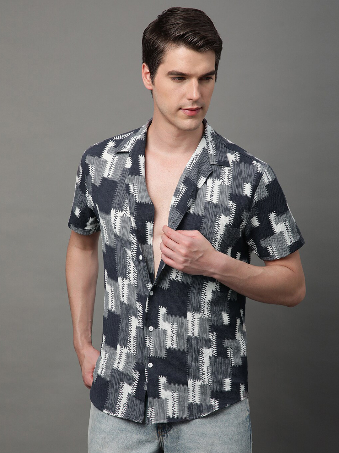 Voroxy Men Smart Printed Spread Collar Short Sleeves Regular Fit Casual Shirt