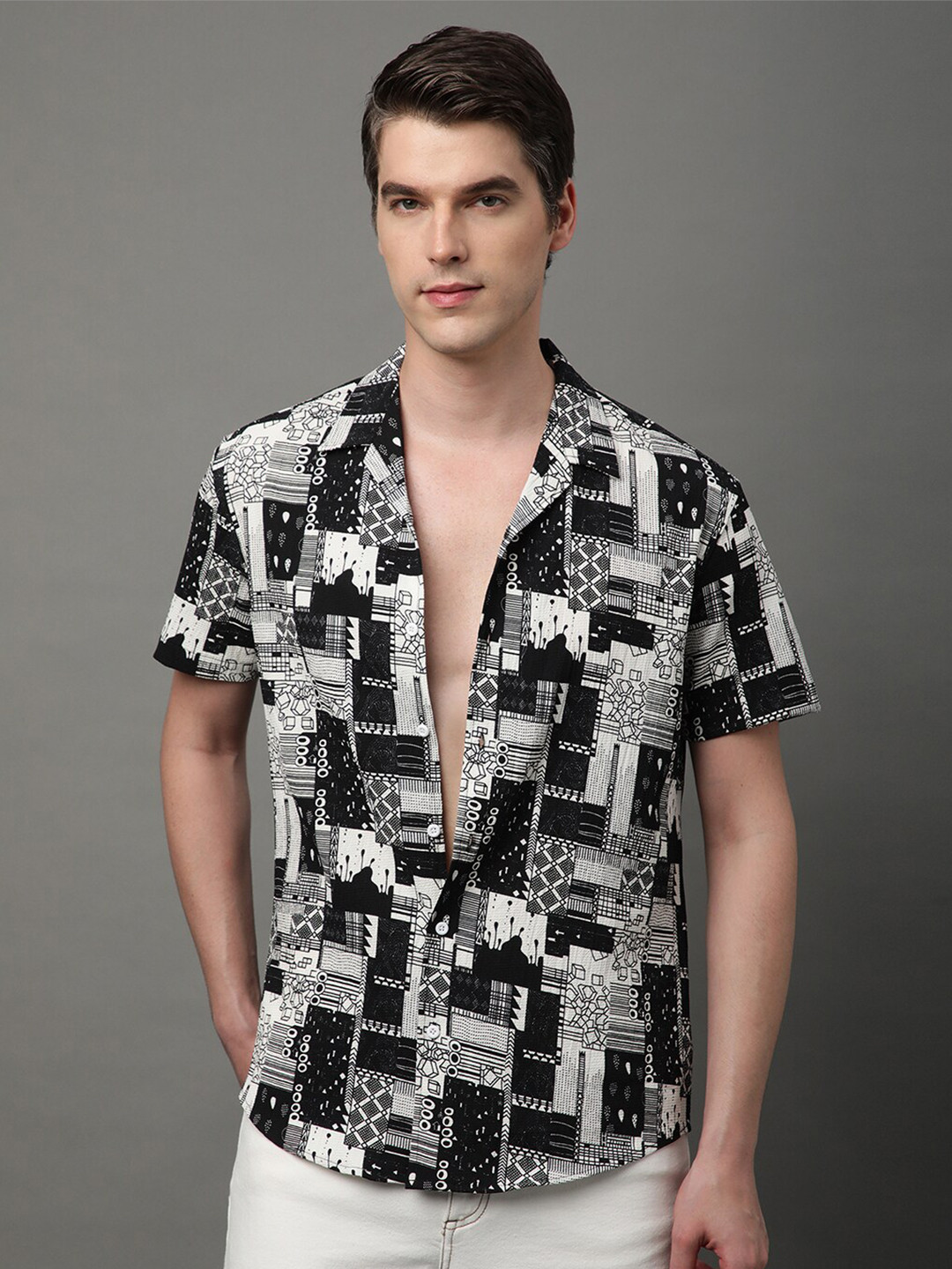 Voroxy Men Smart Printed Spread Collar Short Sleeves Regular Fit Casual Shirt