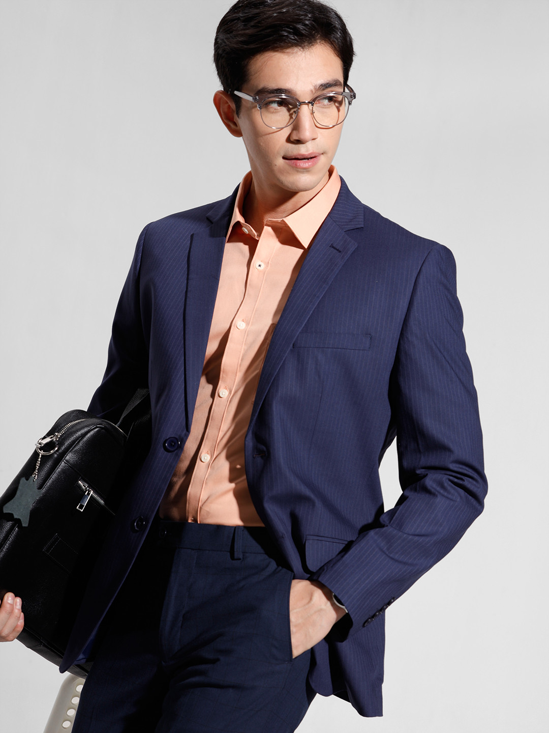 INVICTUS Notched Lapel Single-Breasted Slim Fit Striped Blazer