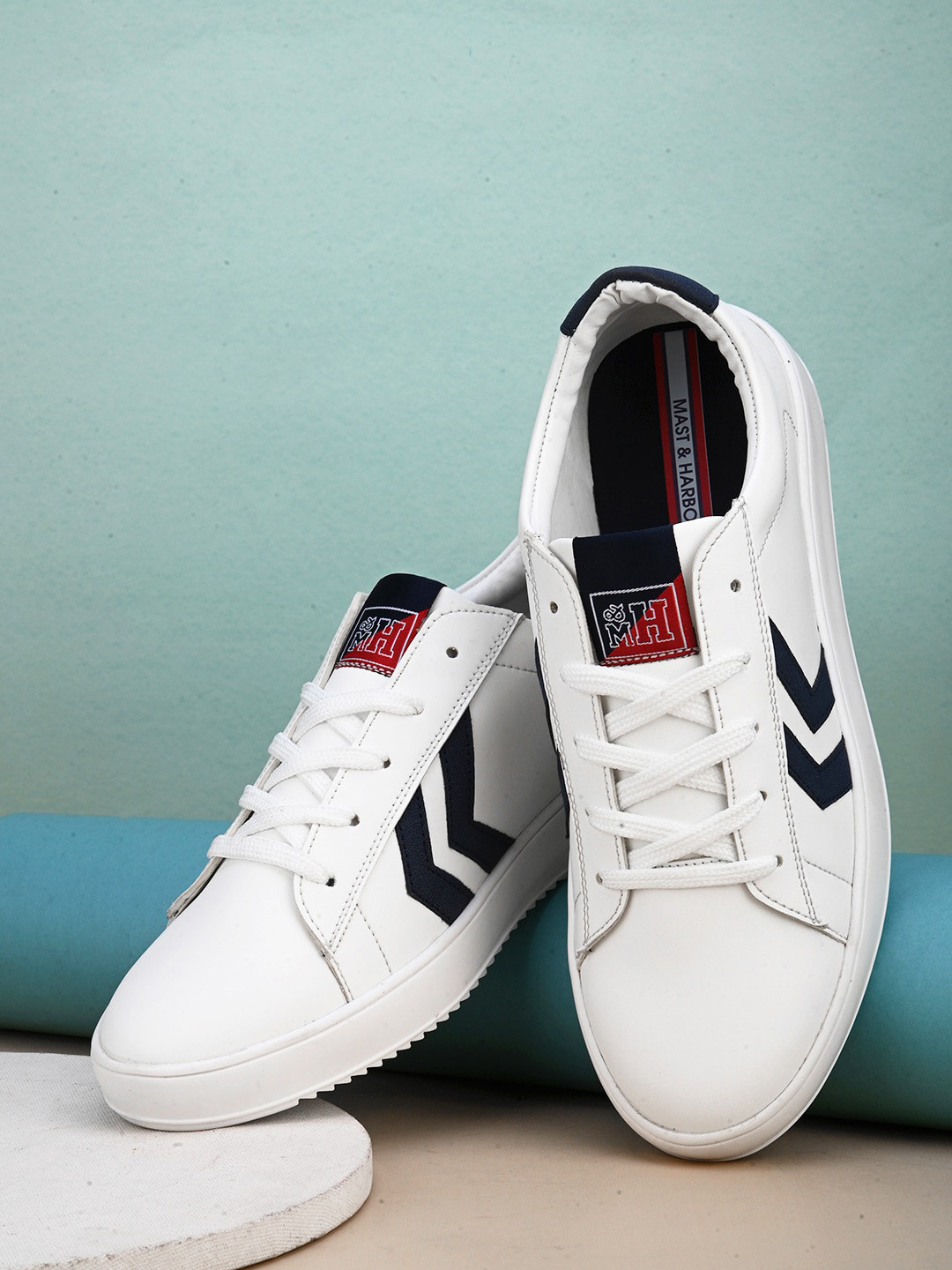 Mast & Harbour Men White Round Toe Lightweight Sneakers