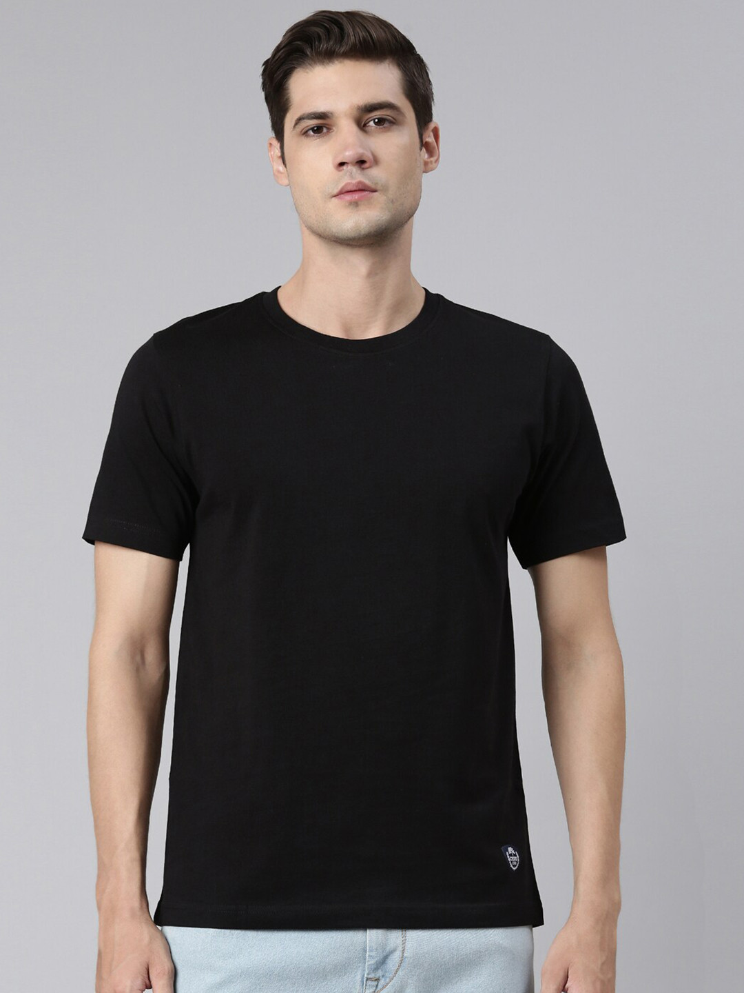 Chennis Black Cotton Round Neck Short Sleeves Slim Fit Casual T-shirt