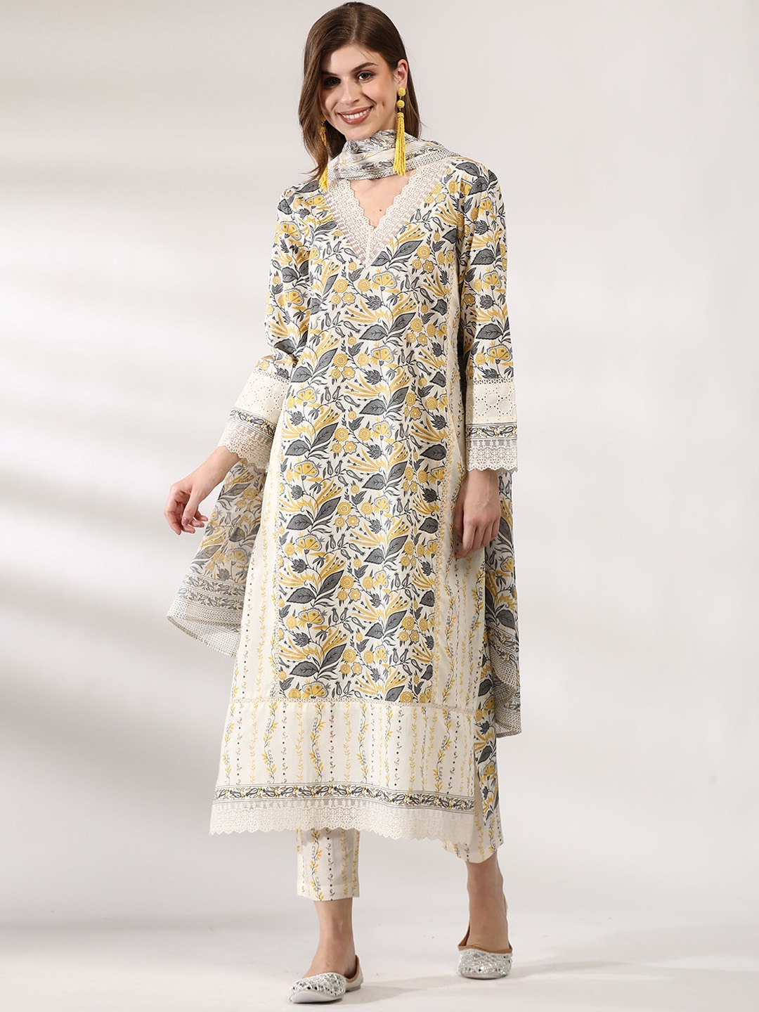 Anouk Floral Printed Regular Thread Work Pure Cotton Kurta With Trousers & Dupatta - Kurta Sets for Women 28989316 | Myntra