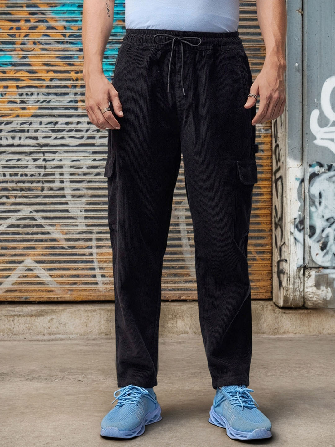 Bewakoof Men Black Tapered Fit Japanese Cargo Carpenter Pants