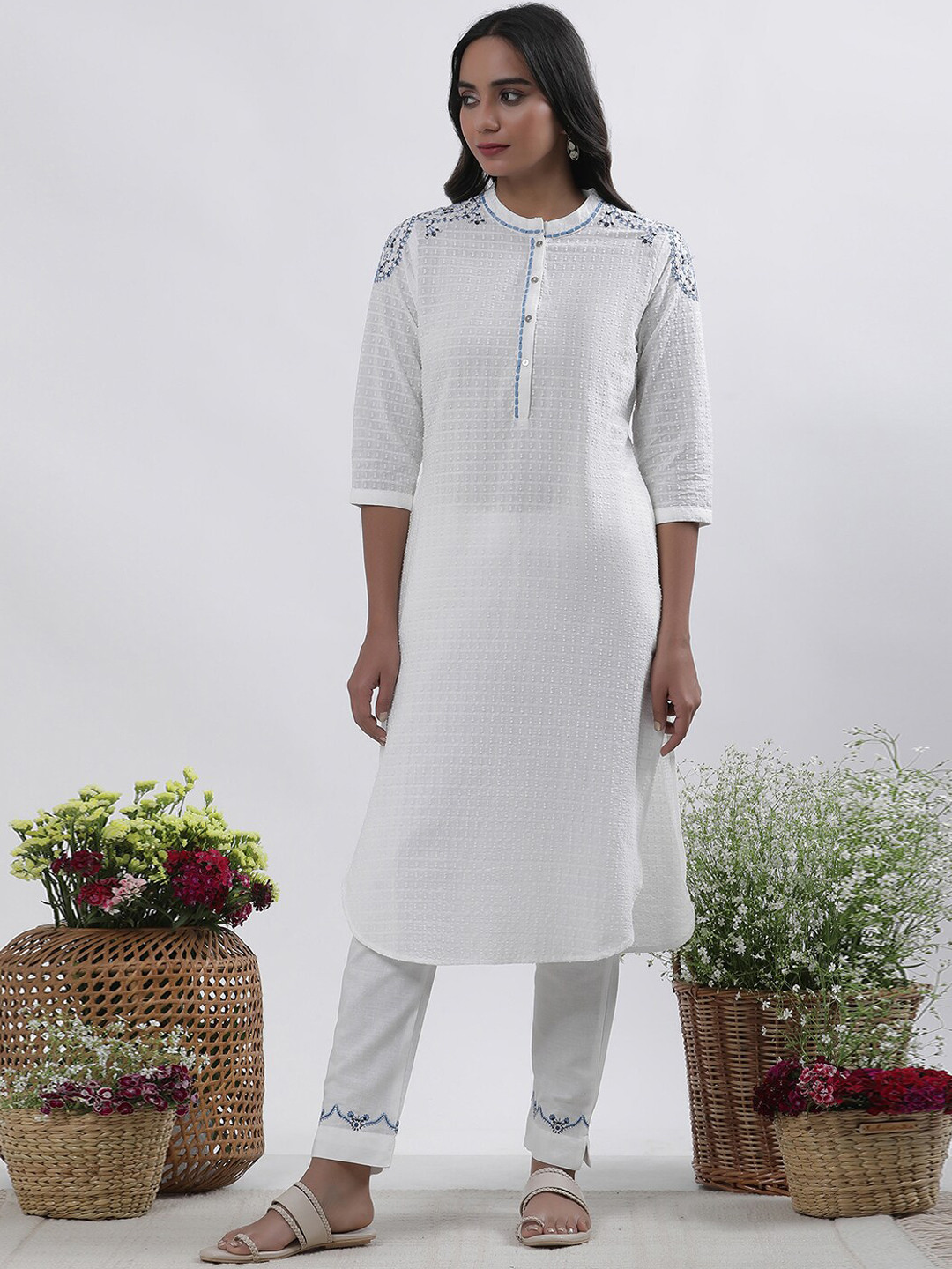 W Woven Design Mandarin Collar Cuffed Sleeve Thread Work Pure Cotton Kurta with Trousers