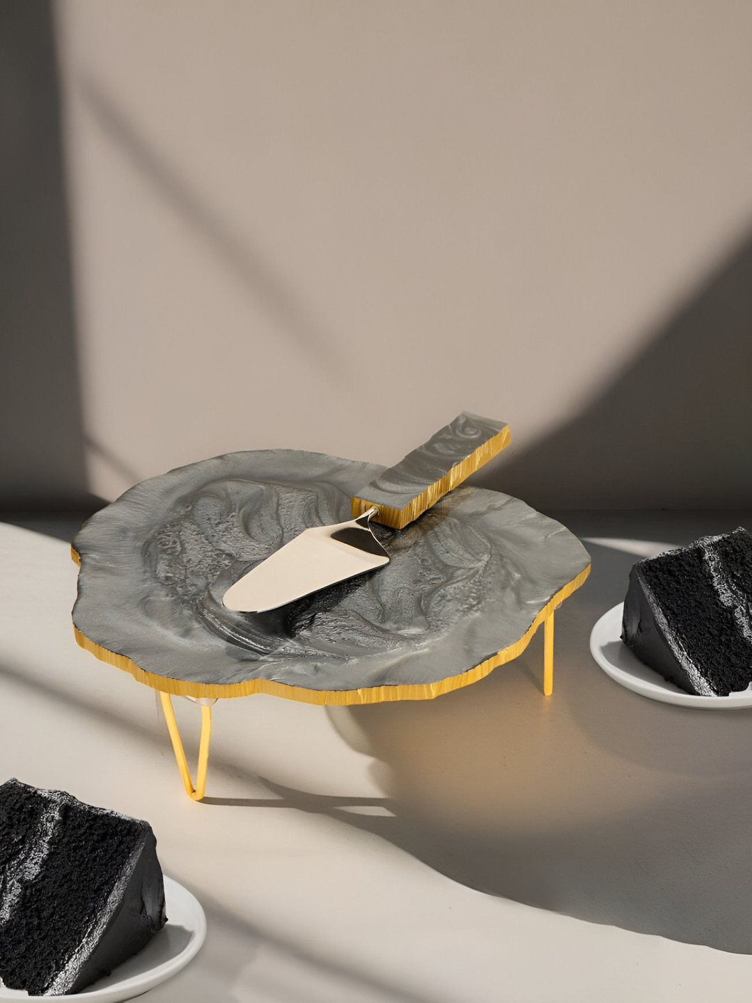 THE HOME CO. Grey 2 Pieces Textured Resin Cake Stand With Picker