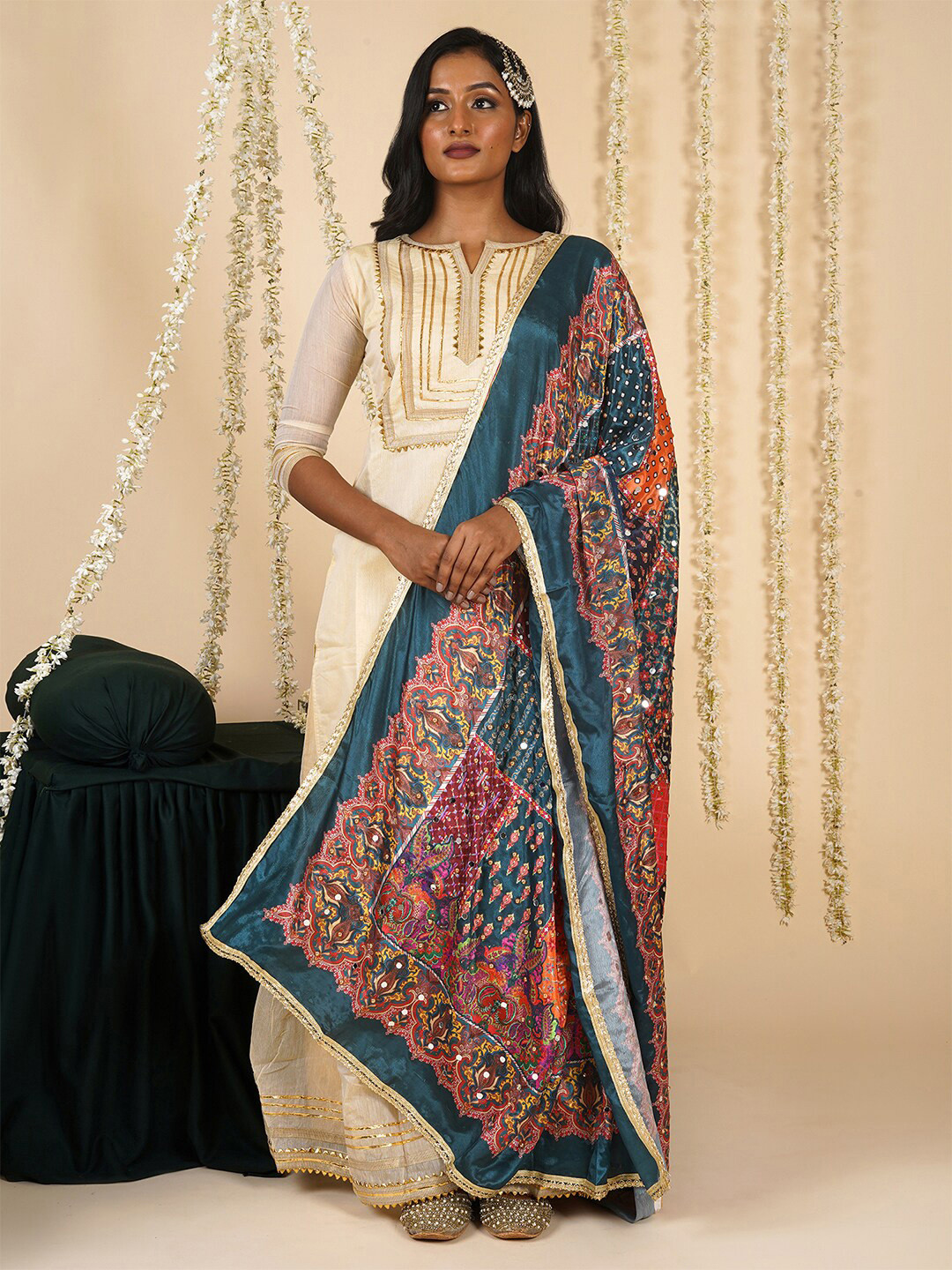 TEEJH Ethnic Motifs Printed Dupatta Wth Mirror Work