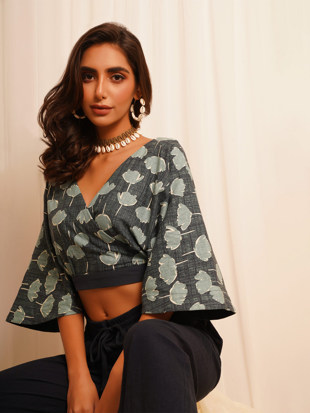 Western Era Floral Print Flared Sleeve Linen Wrap Crop Top