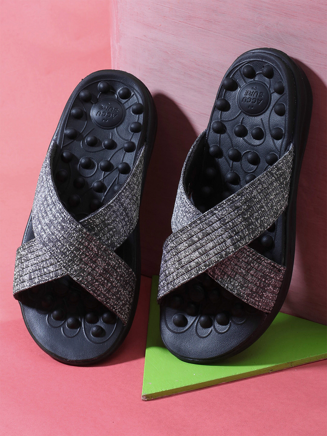 IMPAKTO Men Textured HydroRelief Sliders