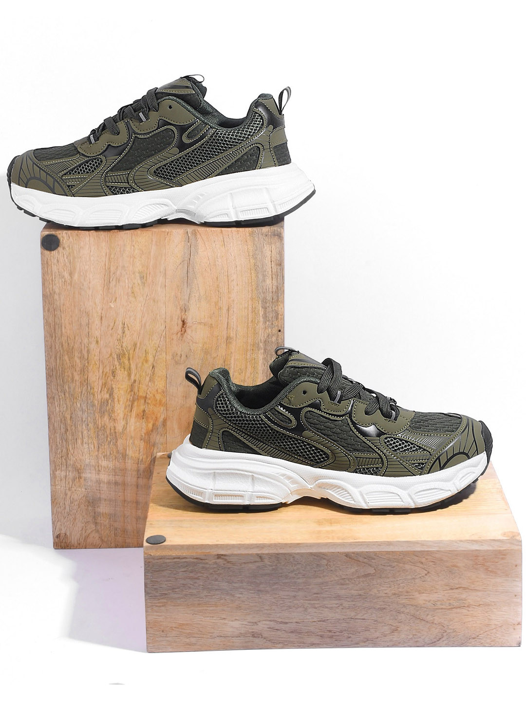 THE WHITE POLE Men Textured Lace Up Lightweight Memory Foam Mesh Sneakers