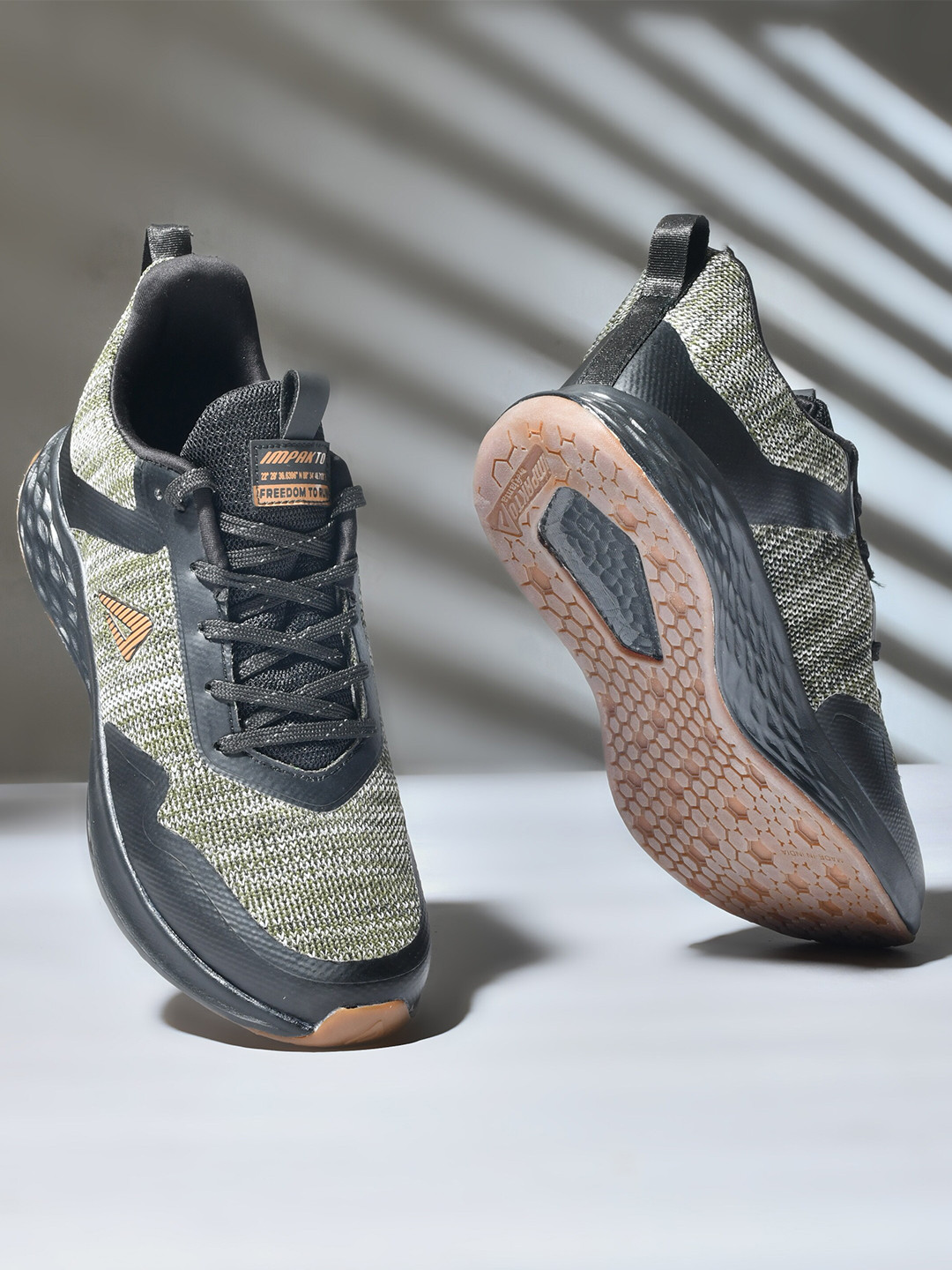 IMPAKTO Men EverStride Mesh Badminton Shoes