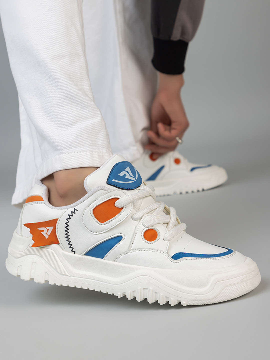 RUN SEVEN Men Colourblocked Lightweight Comfort Insole Lace-Up Sneakers