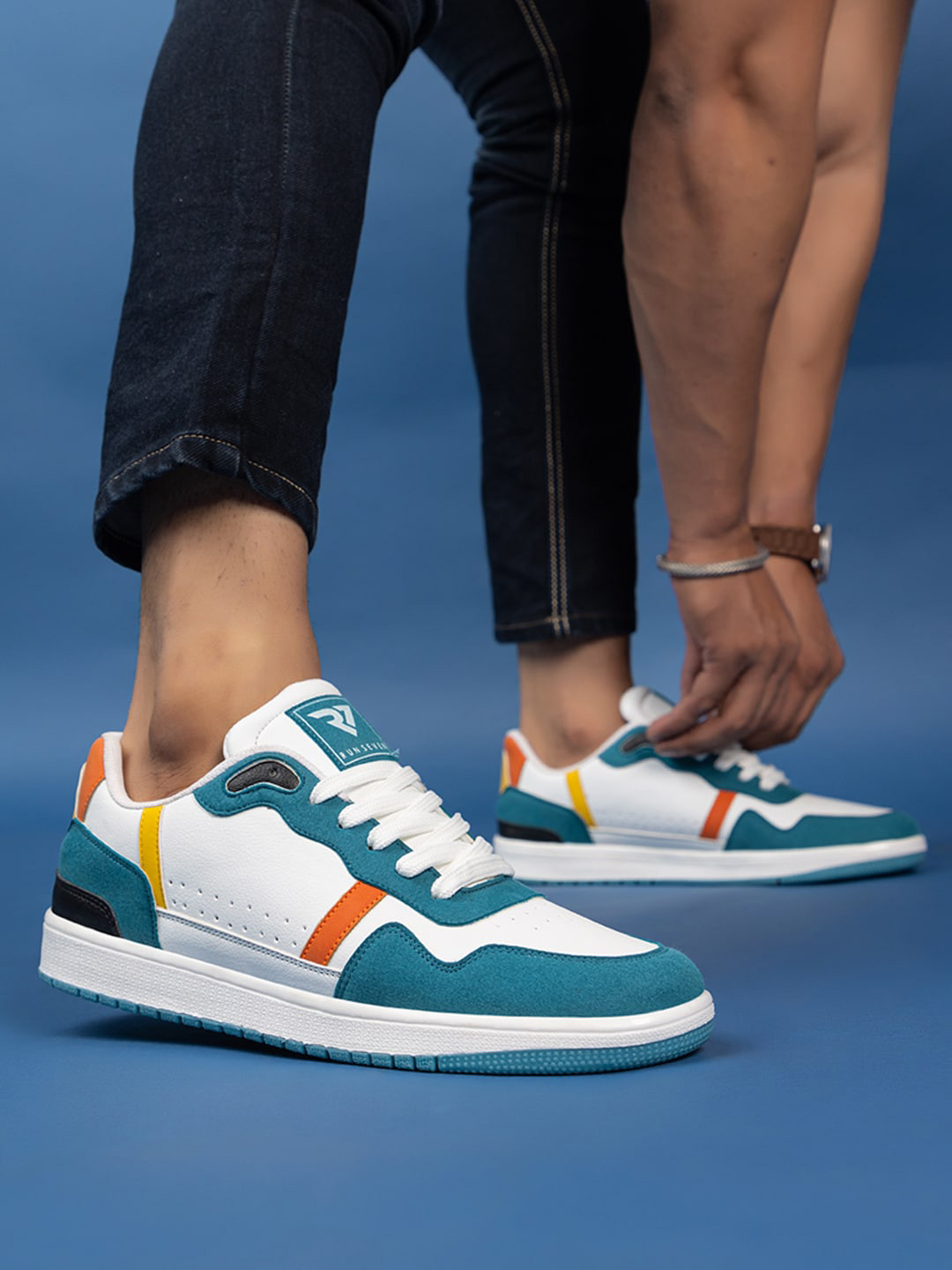 RUN SEVEN Men Colourblocked Lightweight Sneakers