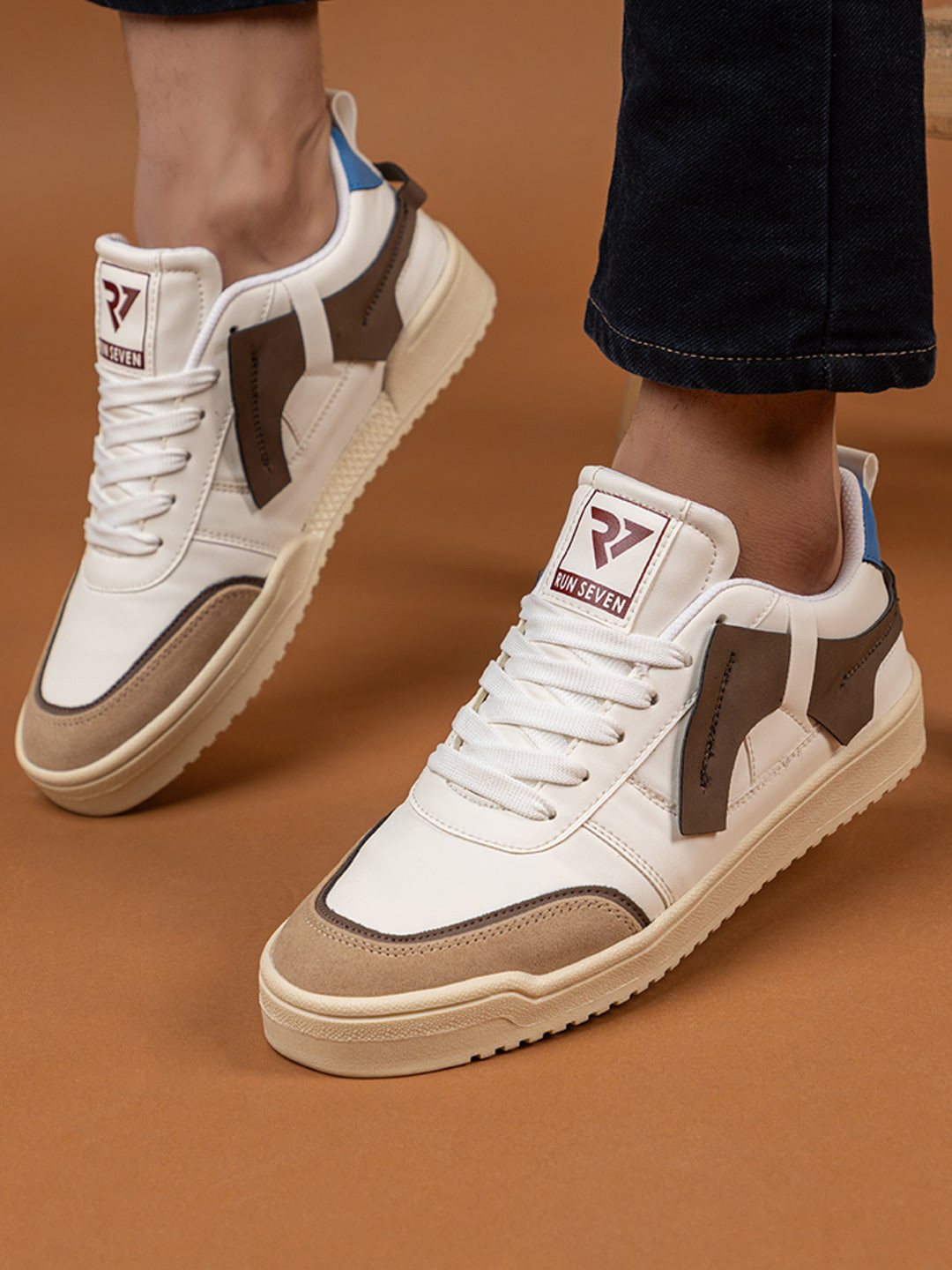 RUN SEVEN Men Colourblocked Lightweight Sneakers