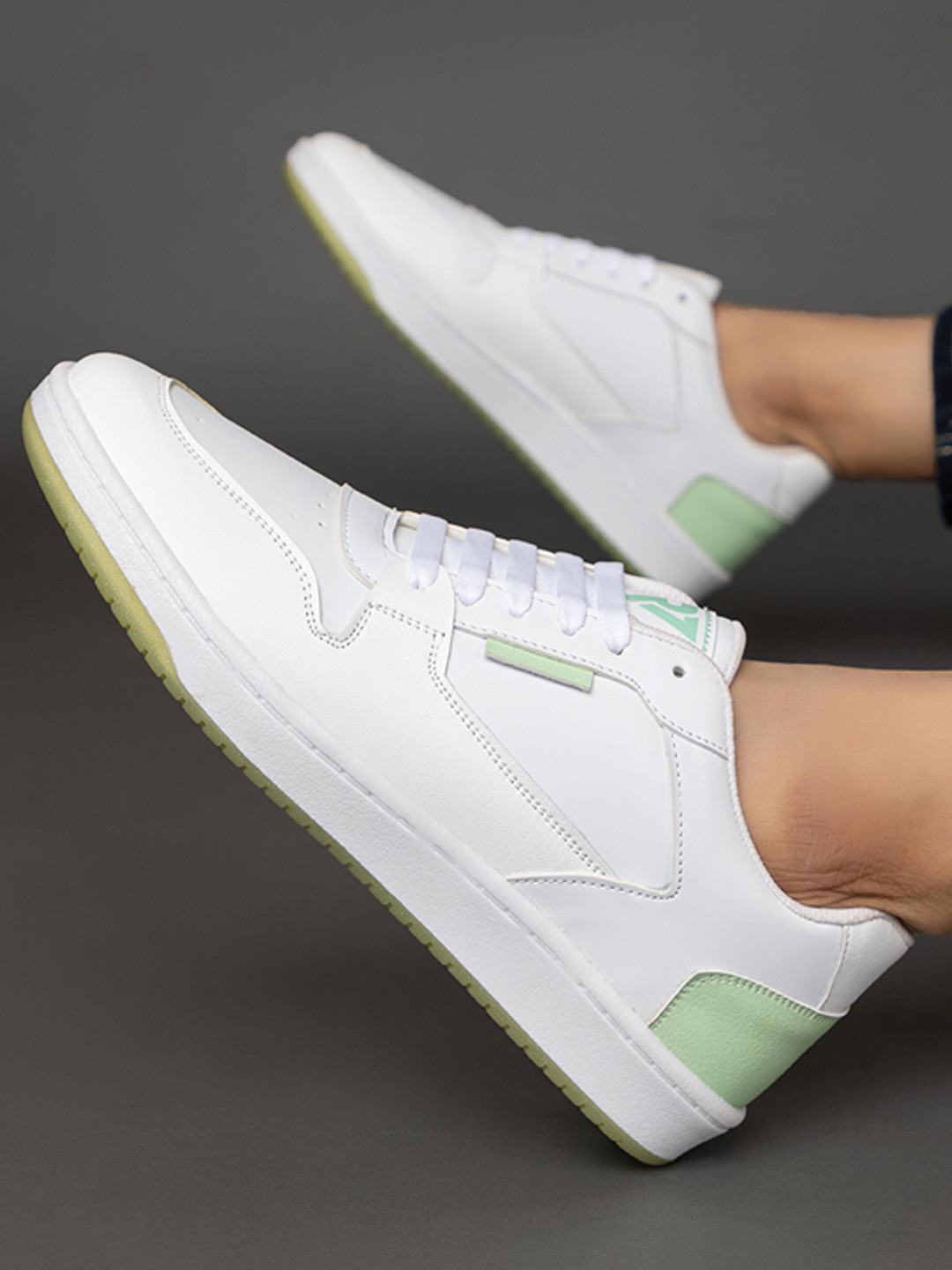 RUN SEVEN Men Textured Lightweight Comfort Insole Lace-Up Sneakers