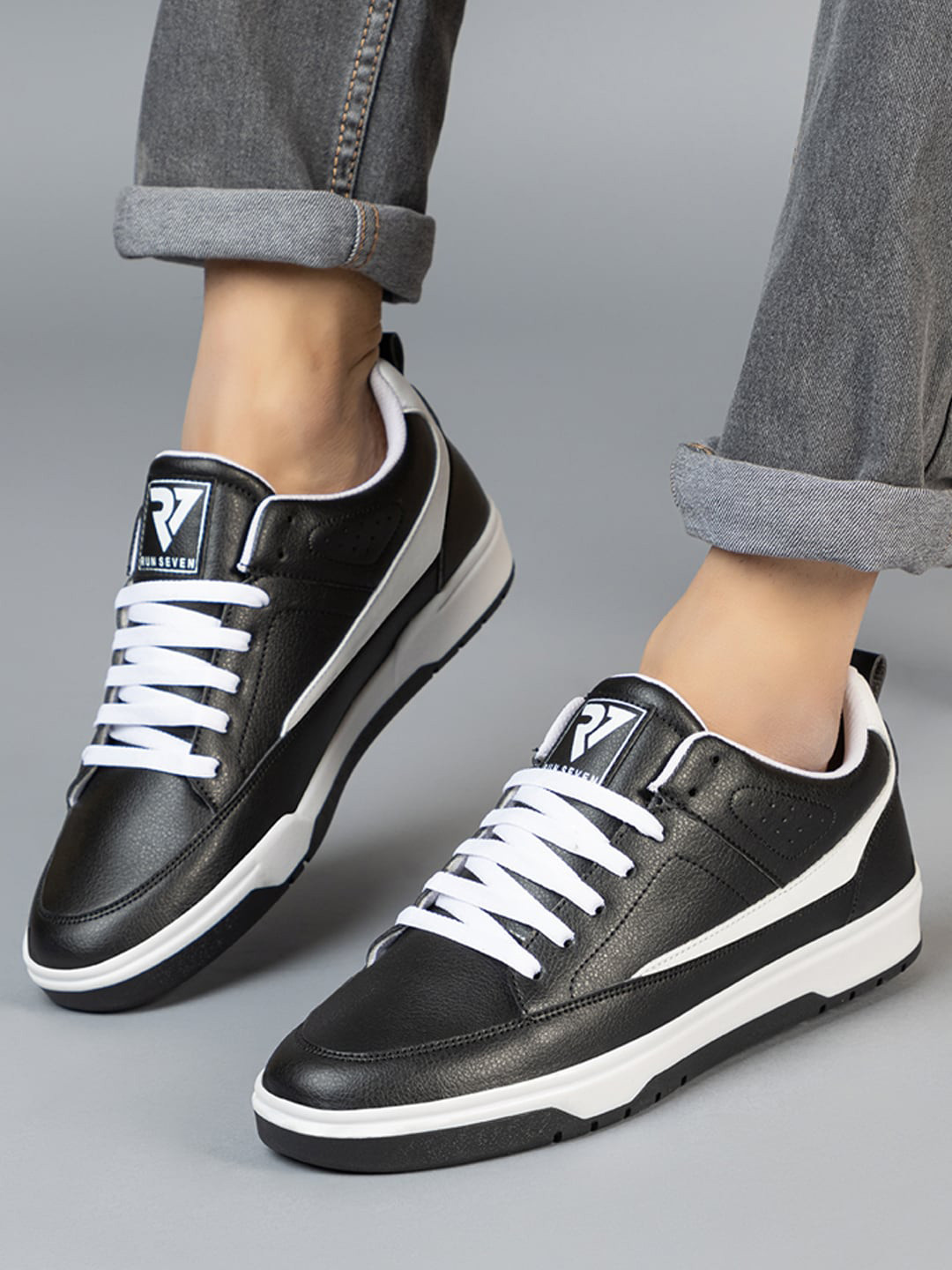 RUN SEVEN Men Textured Lightweight Comfort Insole Lace-Up Sneakers