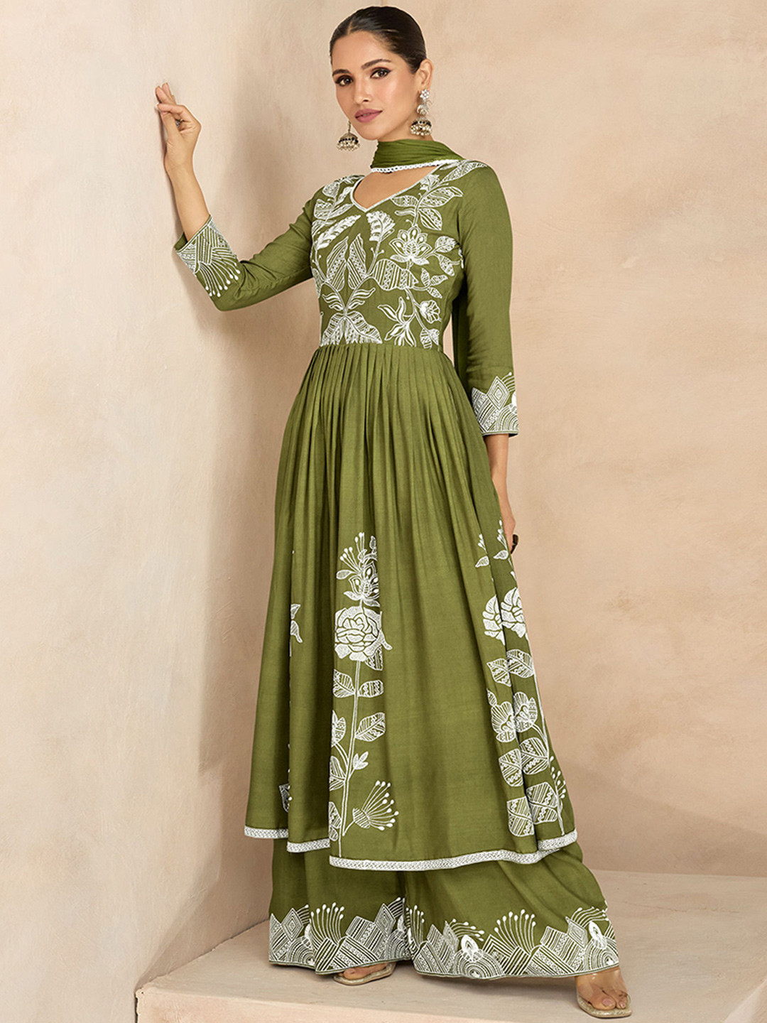 Peachmode Floral Embroidered Anarkali Pleated Thread Work Kurta Set & Dupatta