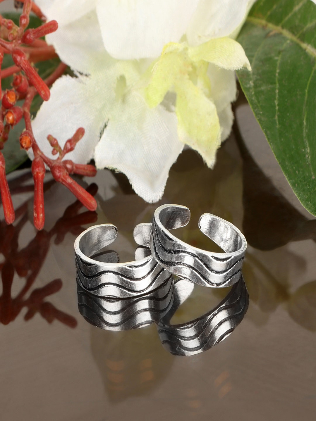 Silver Chest Set of 2 925 Silver-Plated Toe Rings