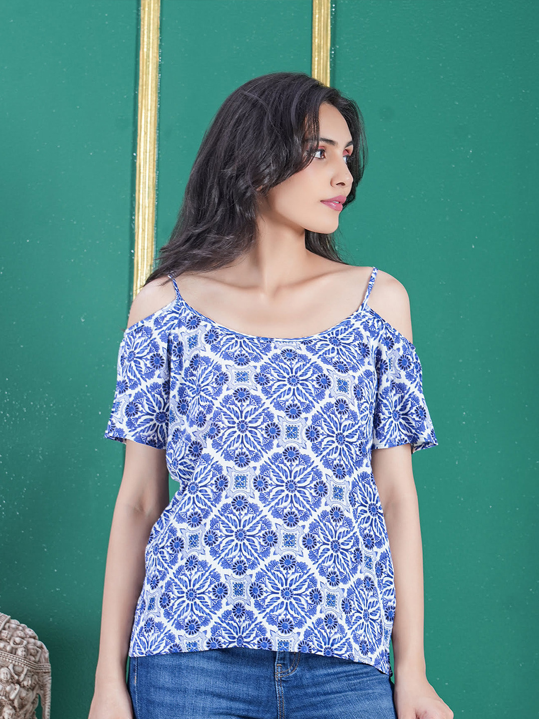 DEBONATELLA Floral Printed Round Neck Cold-Shoulder Sleeves Cut Out Crepe Top