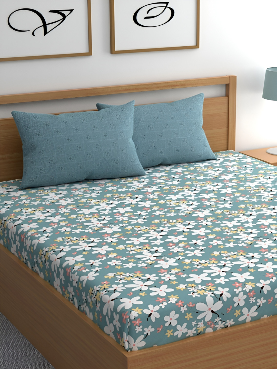 CHHAVI INDIA Green & White Floral Microfiber 210 TC King Bedsheet With 2 Pillow Covers