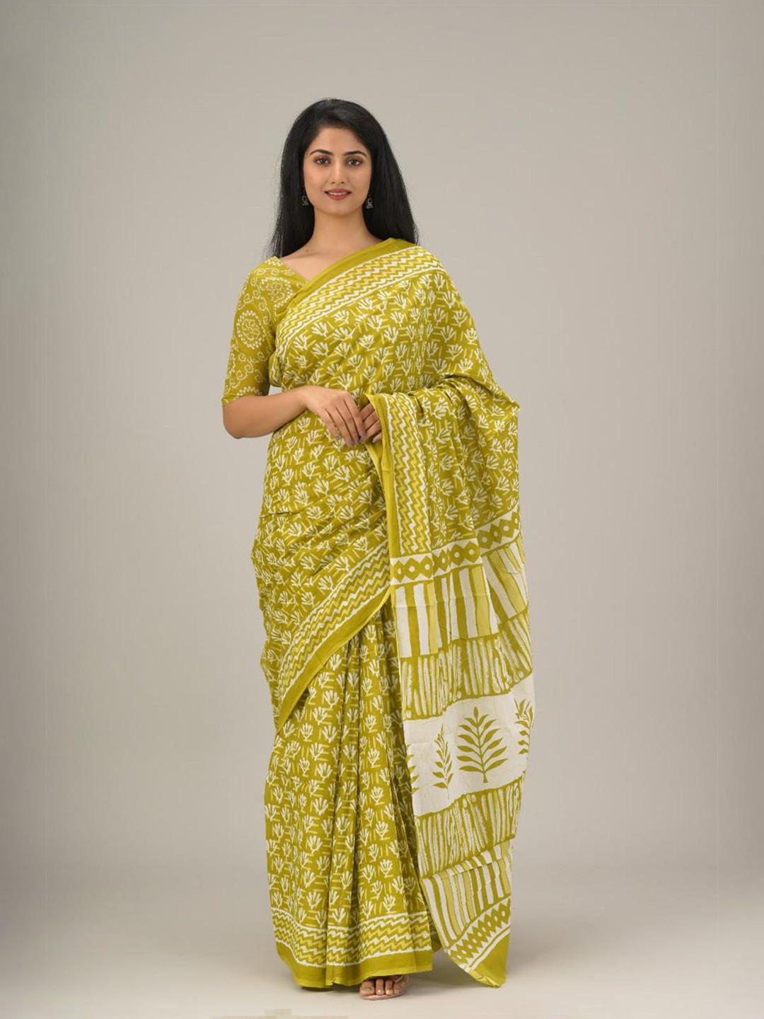 KIAARON Floral Printed Pure Cotton Saree