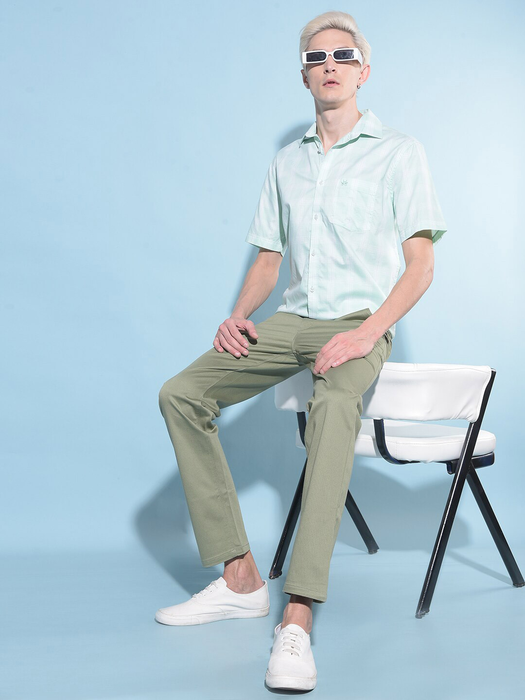 Crimsoune Club Resort Collar Checked Cotton Curved Slim Fit Casual Shirt