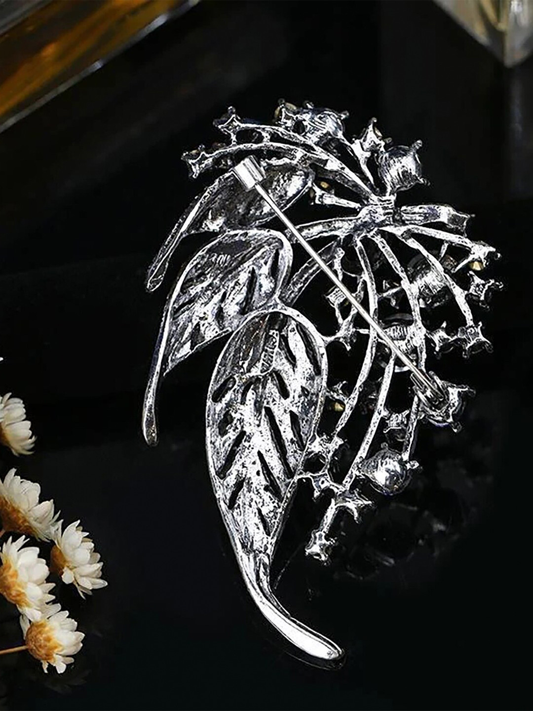 SYGA Women Hollow Leaf Lapel Pin