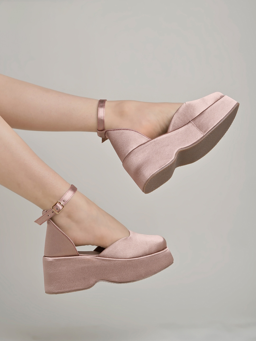 Shoetopia Round Toe Platform Heels - Heels for Women 29120026 | Myntra