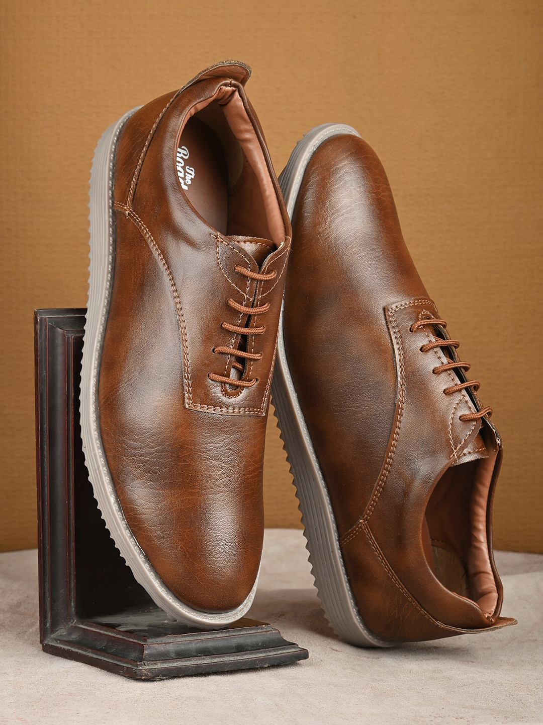 The Roadster Lifestyle Co. Men Tan Lightweight Comfort Insole Contrast Sole Sneakers