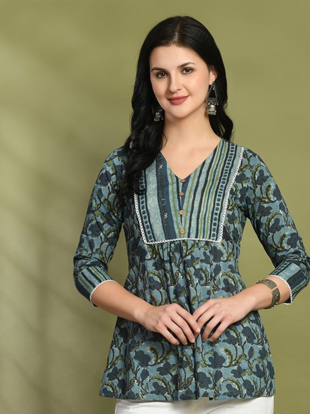 FERANOID Floral Printed V-Neck Three-Quarter Sleeves Pure Cotton Short Kurti