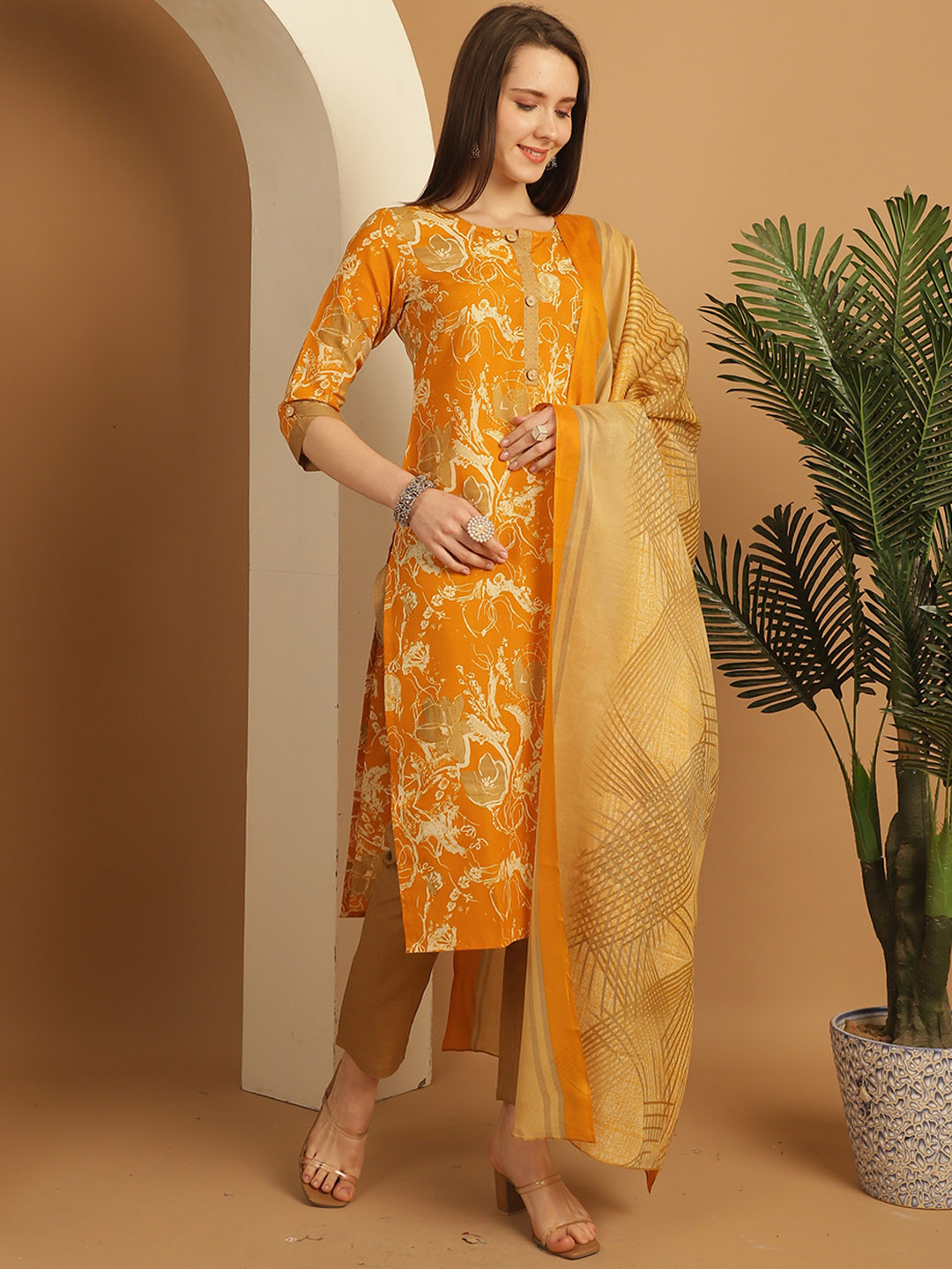 Roly Poly Abstract Printed Round Neck Regular Straight Kurta With Trousers & Dupatta