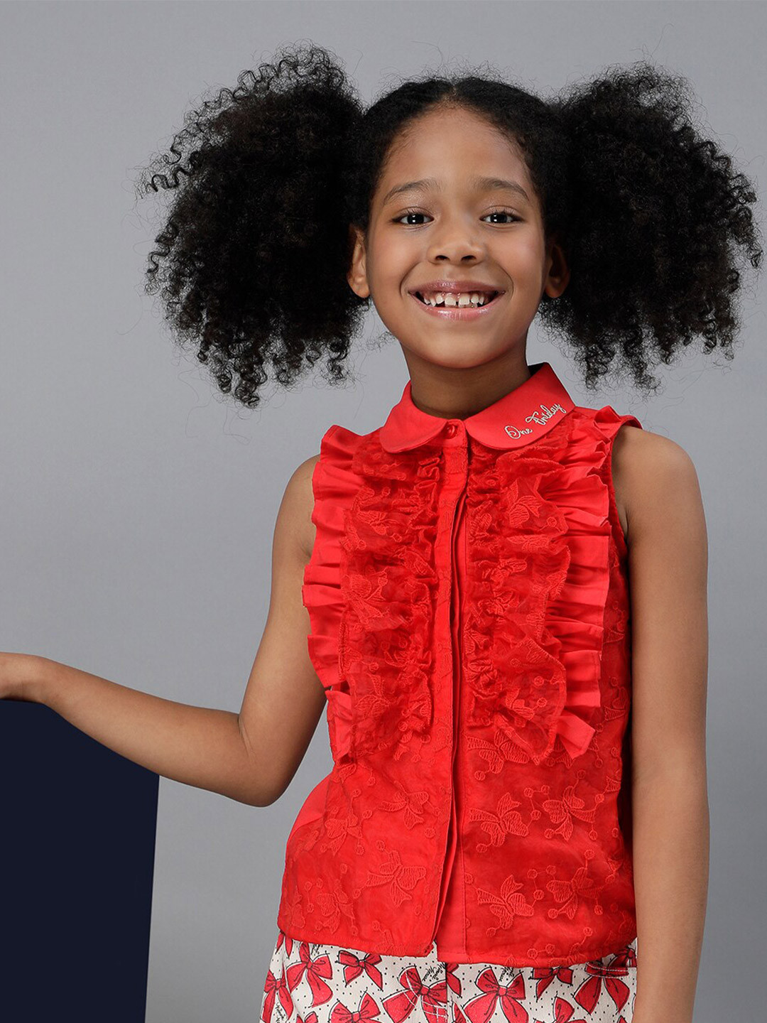 One Friday Peter Pan Collar Sleeveless Shirt Style Top