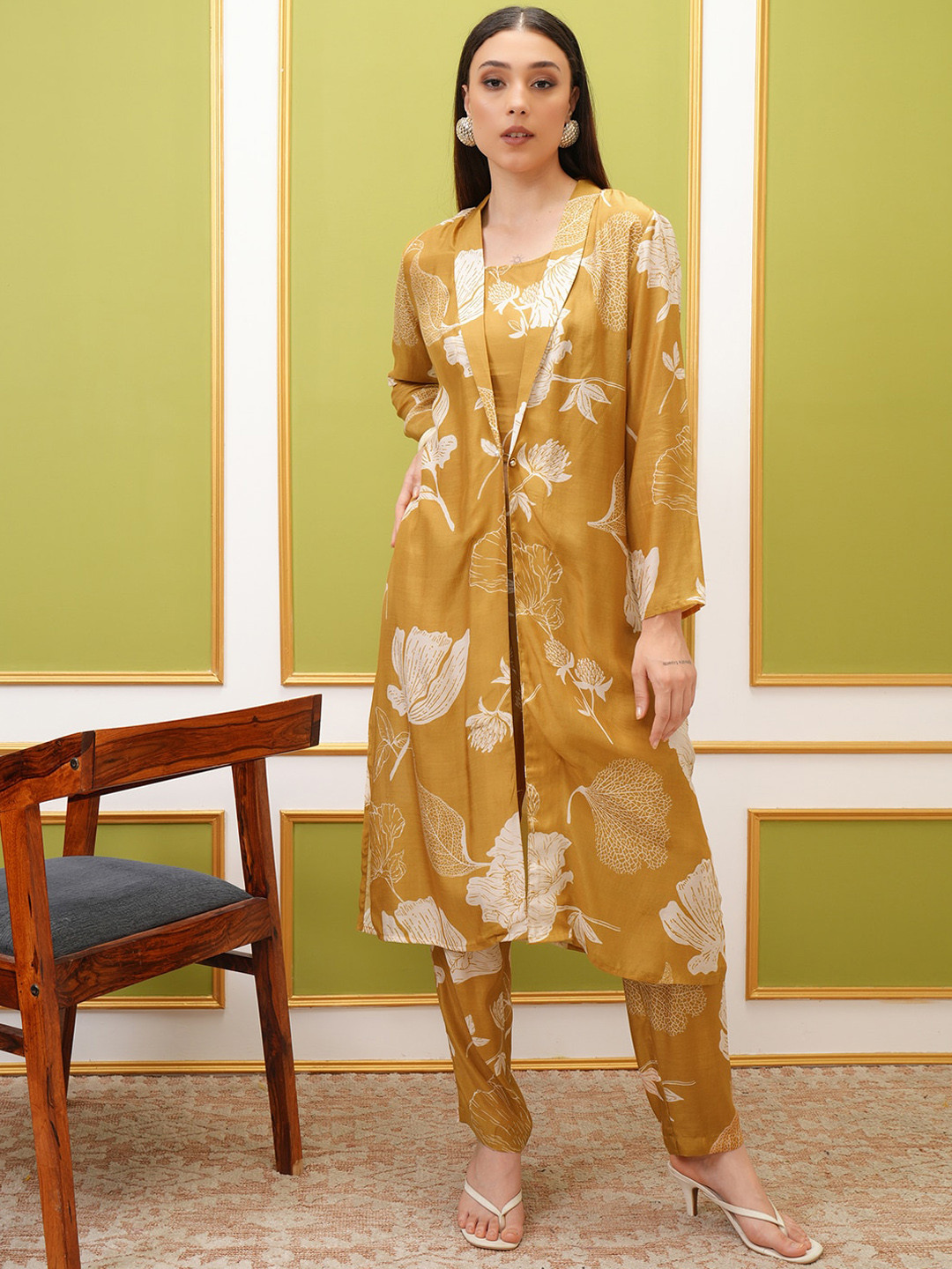 Vishudh Floral Printed Shawl Collar Straight Kurta with Trousers