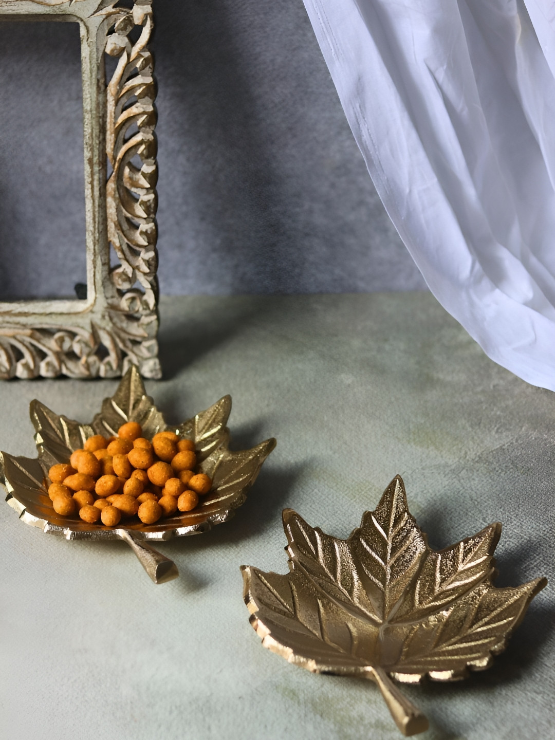 WEAVING HOMES Yellow-Coloured Leaf Patterned Food Platter