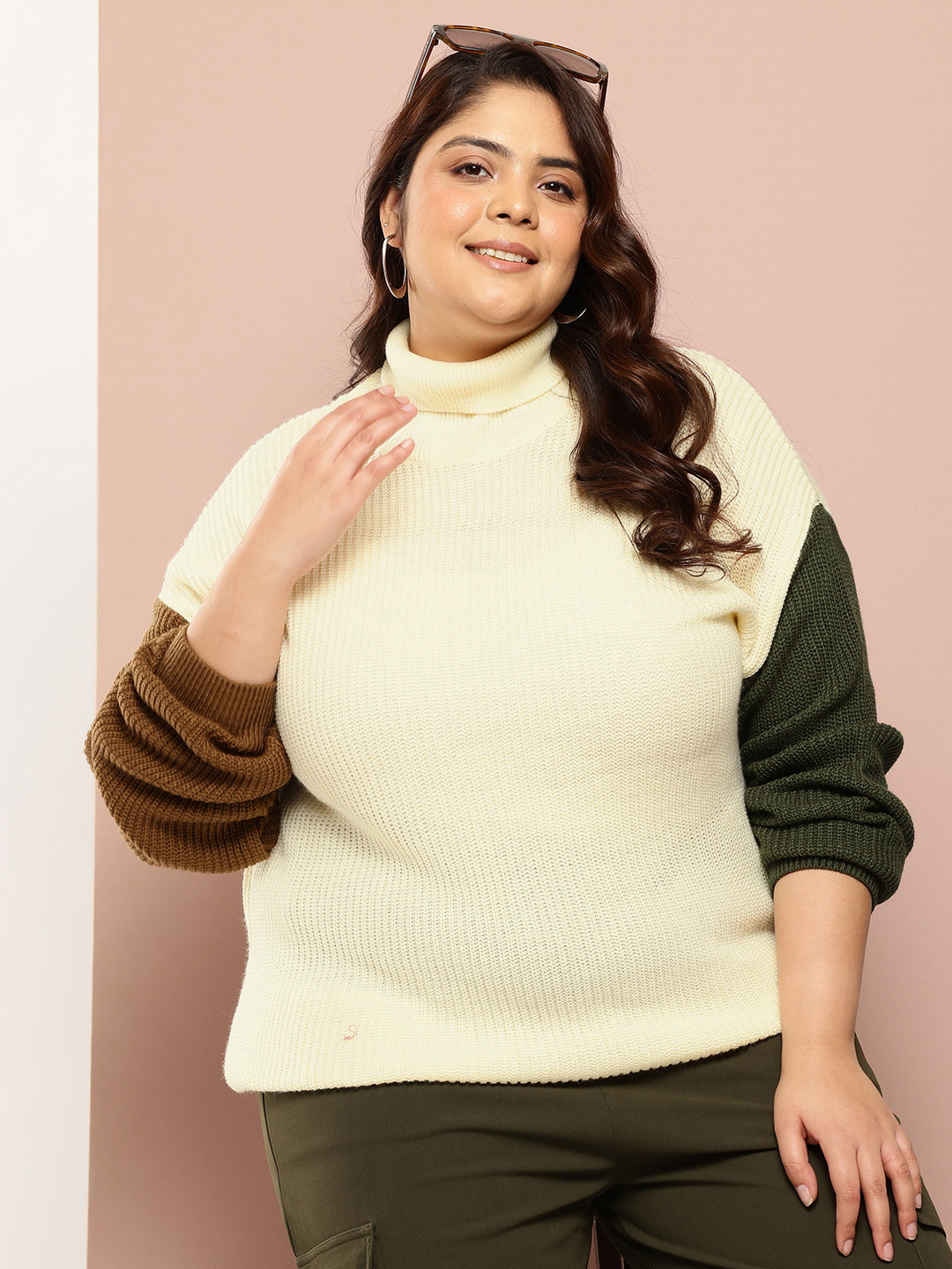 Sztori Plus Size Contrast Sleeves Acrylic Pullover